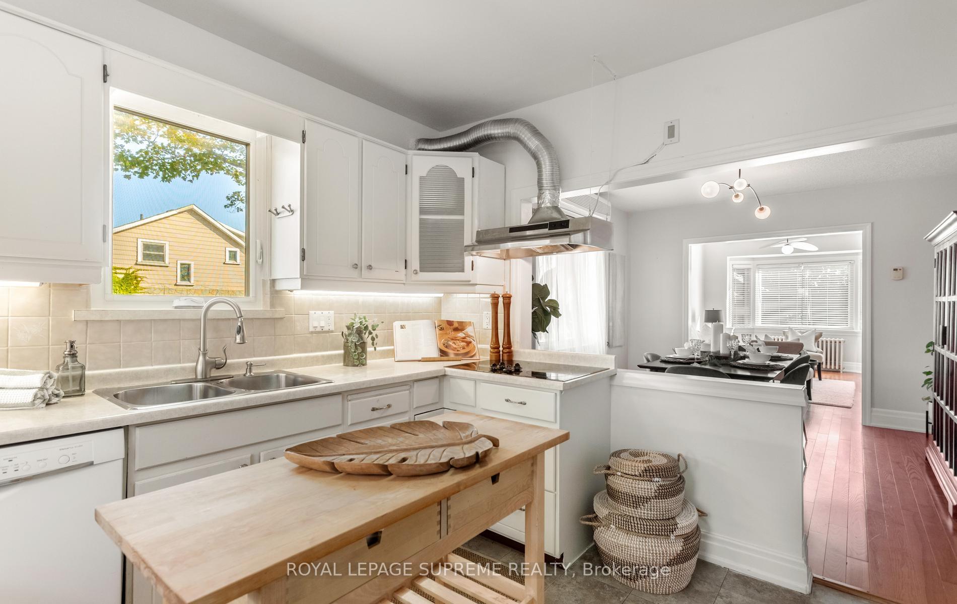 Photo 14 of 54 East Drive, Toronto, Rockcliffe-Smythe — HOMEH