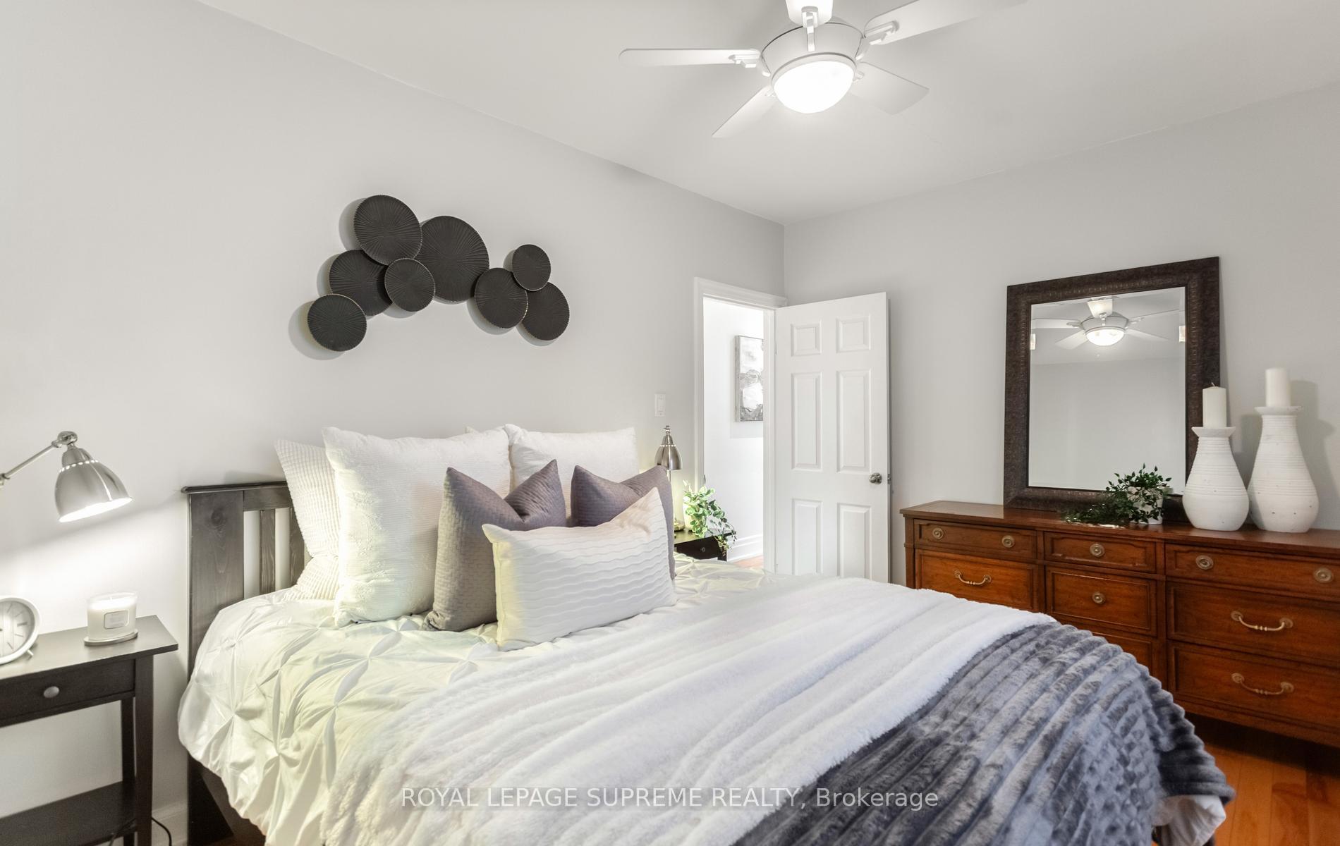 Photo 18 of 54 East Drive, Toronto, Rockcliffe-Smythe — HOMEH
