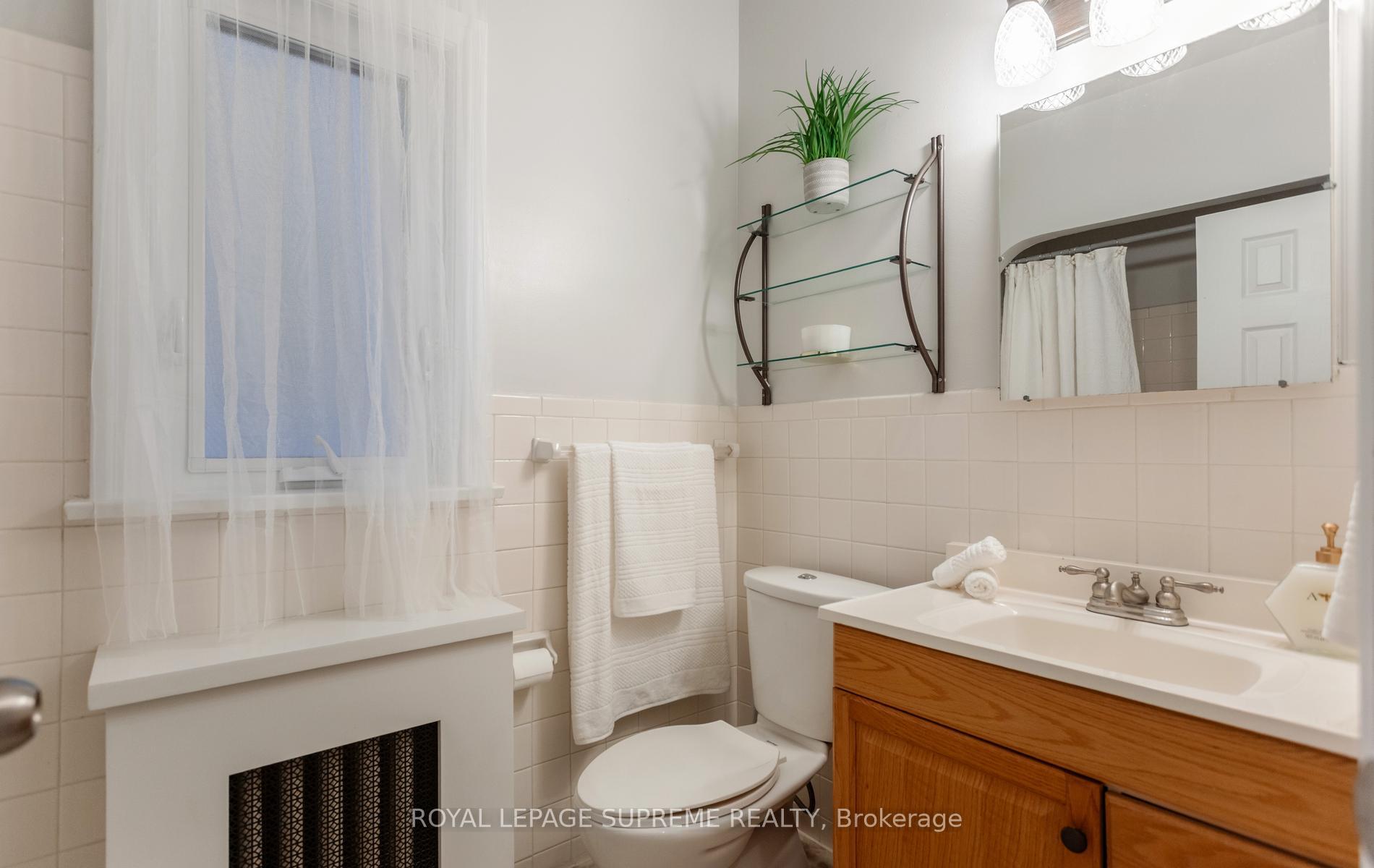 Photo 21 of 54 East Drive, Toronto, Rockcliffe-Smythe — HOMEH