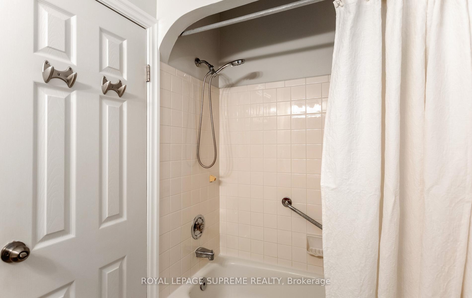 Photo 23 of 54 East Drive, Toronto, Rockcliffe-Smythe — HOMEH