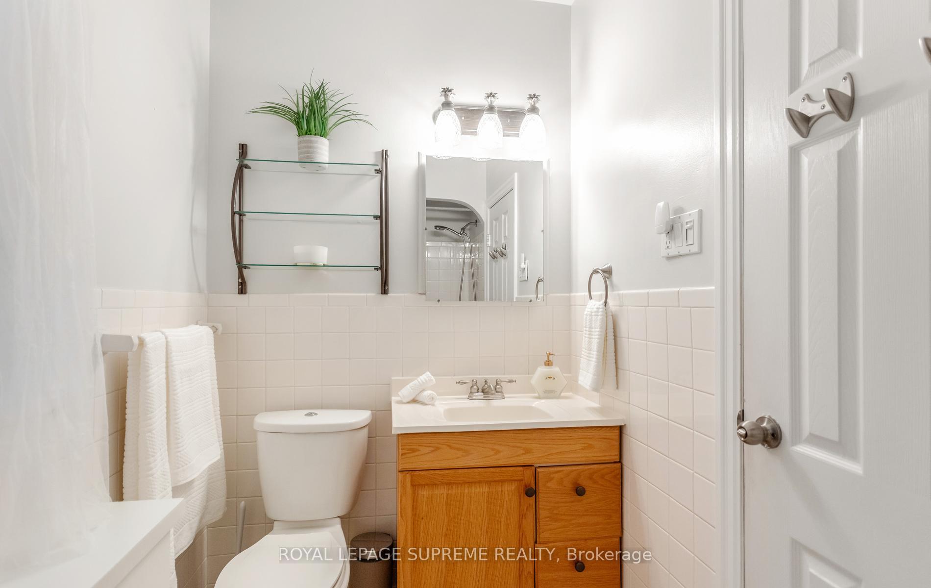 Photo 24 of 54 East Drive, Toronto, Rockcliffe-Smythe — HOMEH