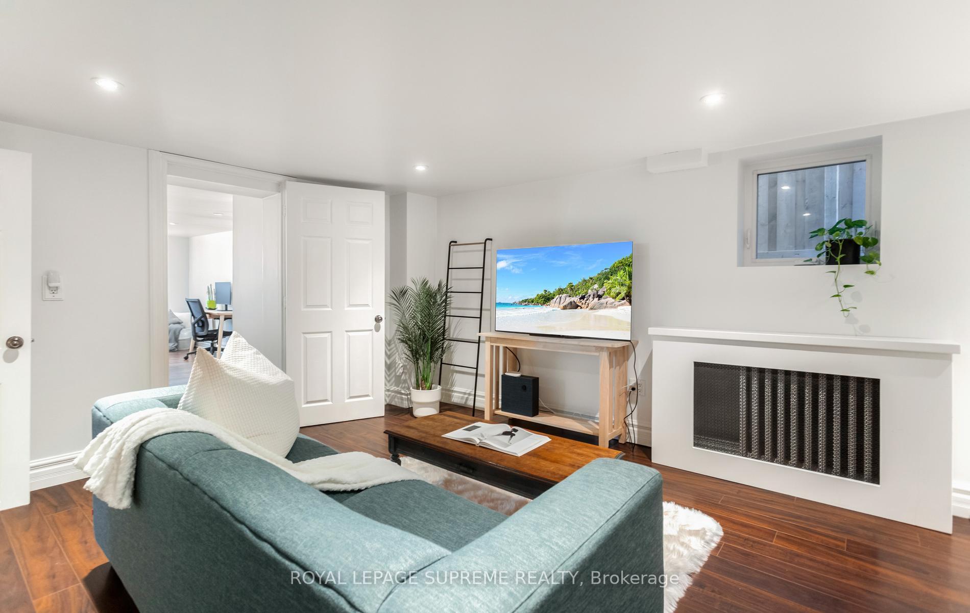 Photo 27 of 54 East Drive, Toronto, Rockcliffe-Smythe — HOMEH
