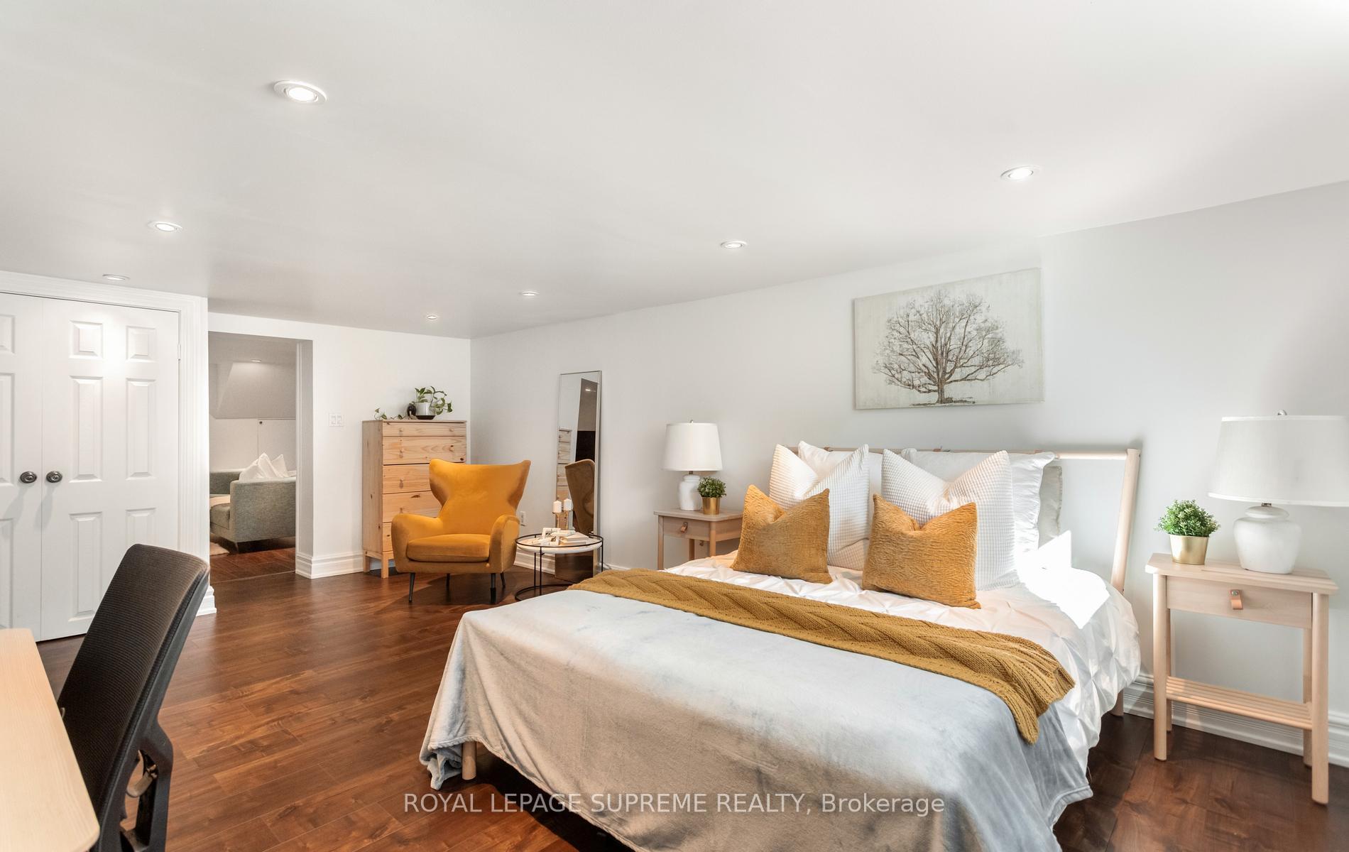 Photo 31 of 54 East Drive, Toronto, Rockcliffe-Smythe — HOMEH