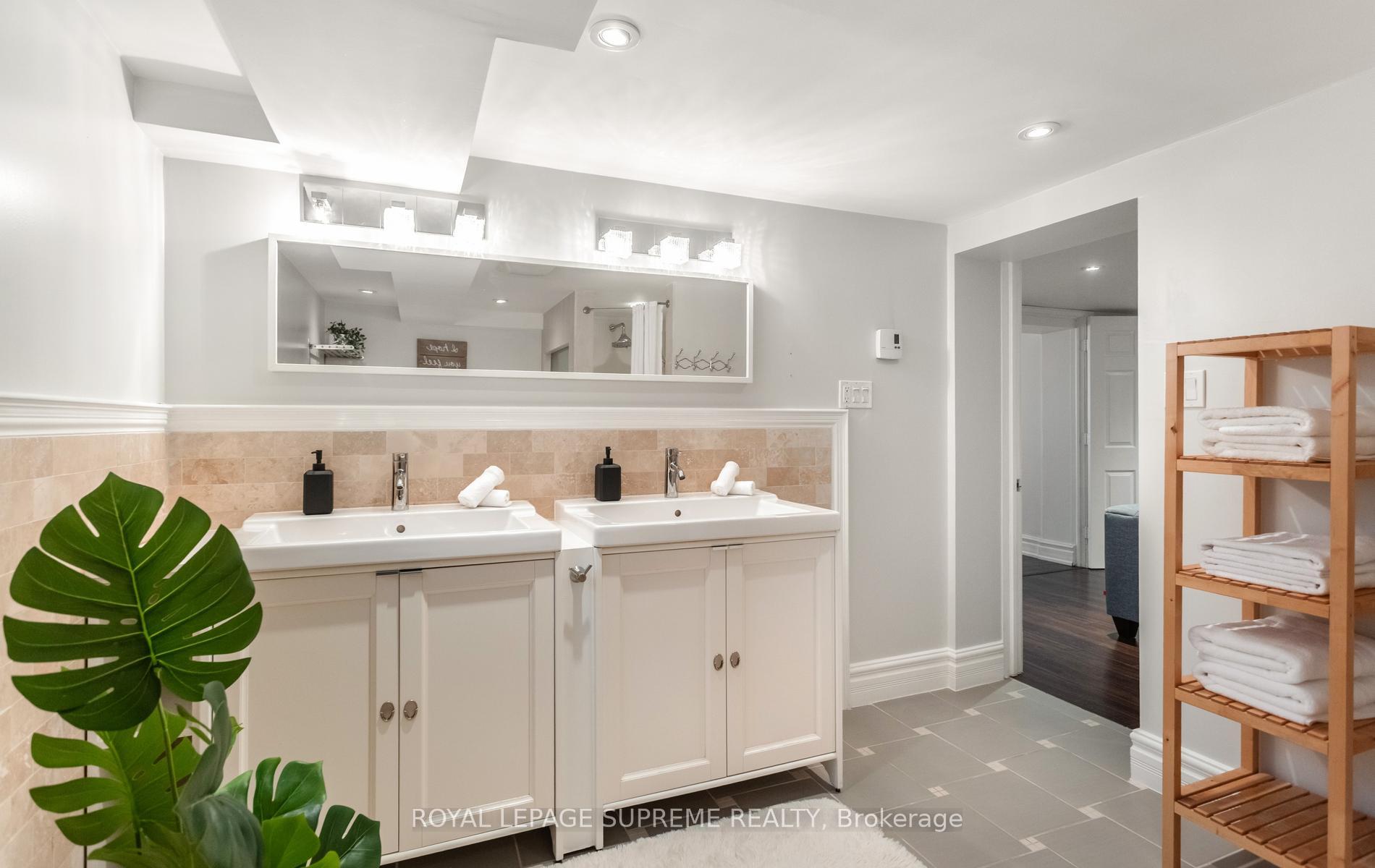 Photo 37 of 54 East Drive, Toronto, Rockcliffe-Smythe — HOMEH