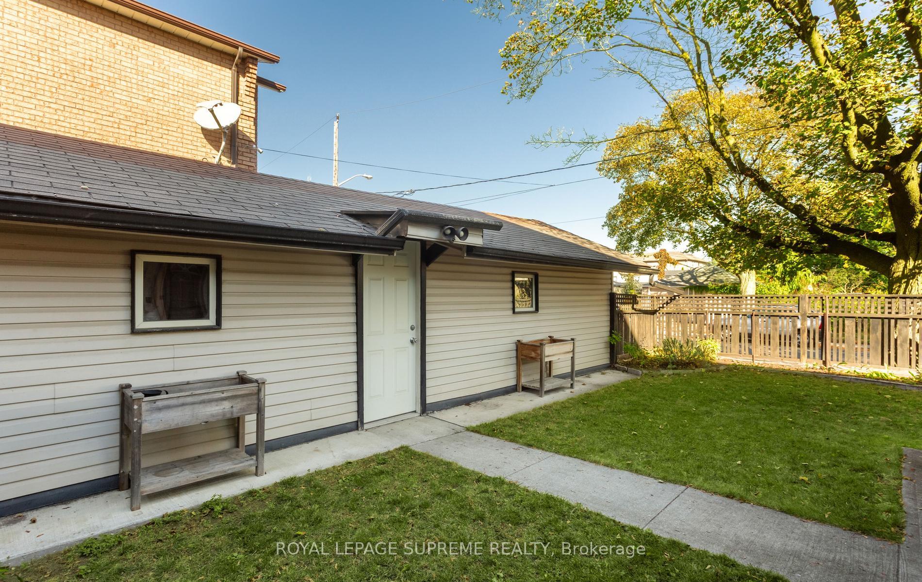 Photo 43 of 54 East Drive, Toronto, Rockcliffe-Smythe — HOMEH