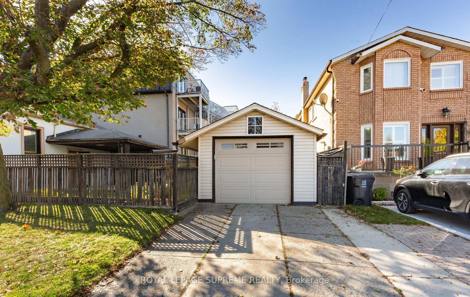 Photo 46 of 54 East Drive, Toronto, Rockcliffe-Smythe — HOMEH