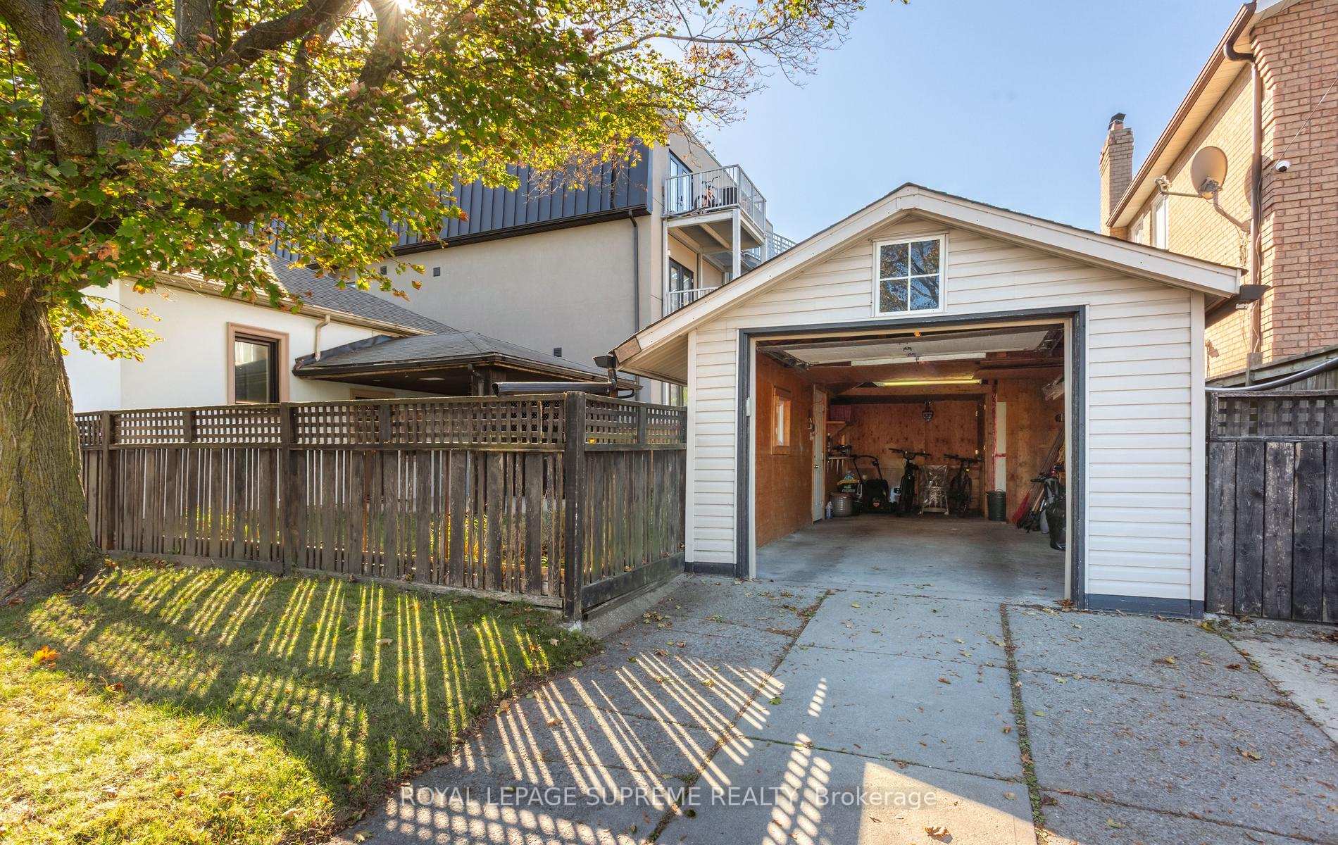 Photo 48 of 54 East Drive, Toronto, Rockcliffe-Smythe — HOMEH