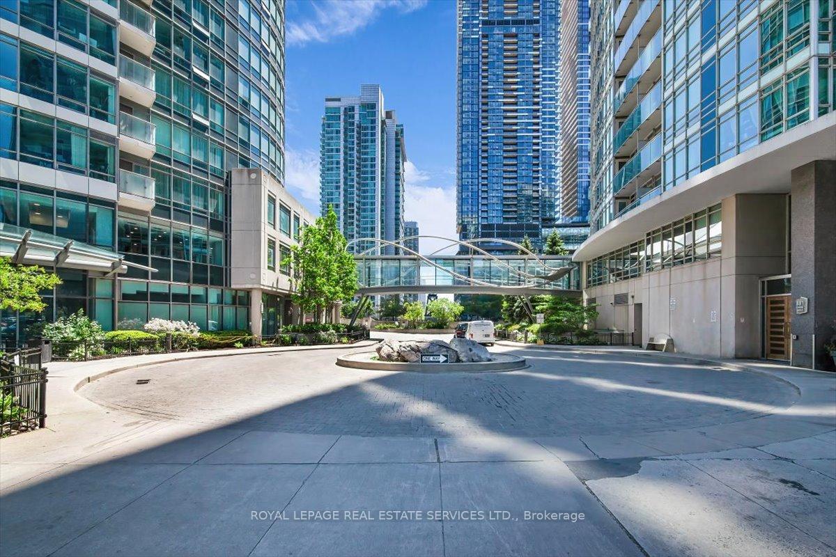 Photo 2 of Unit 911, 397 Front Street W, Toronto, Waterfront Communities — HOMEH