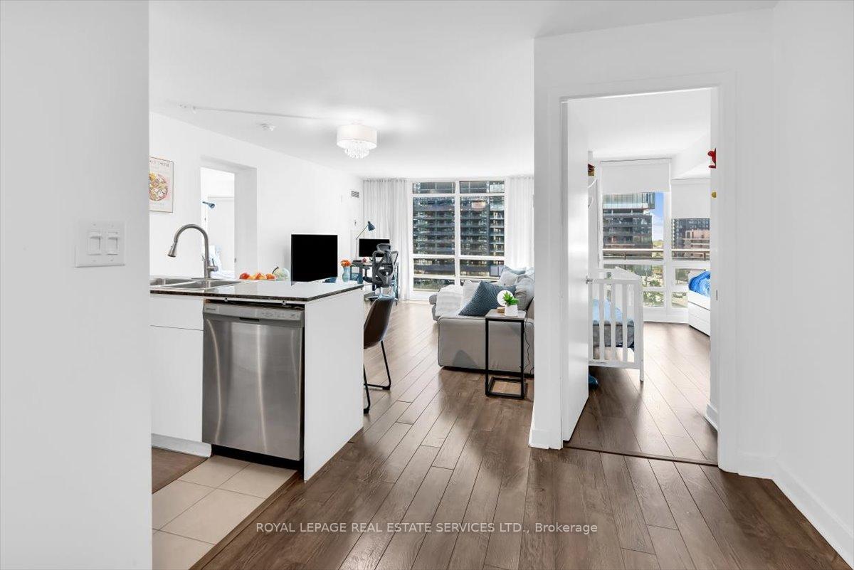 Photo 5 of Unit 911, 397 Front Street W, Toronto, Waterfront Communities — HOMEH