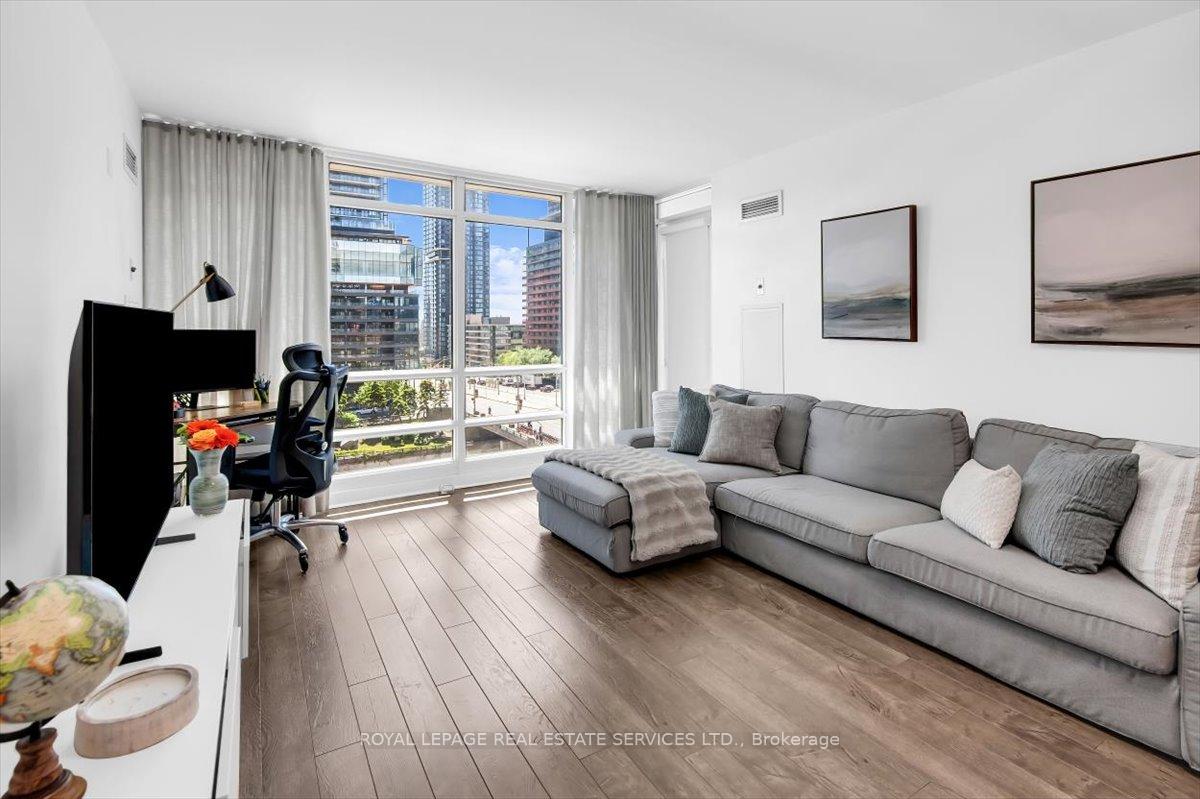 Photo 10 of Unit 911, 397 Front Street W, Toronto, Waterfront Communities — HOMEH