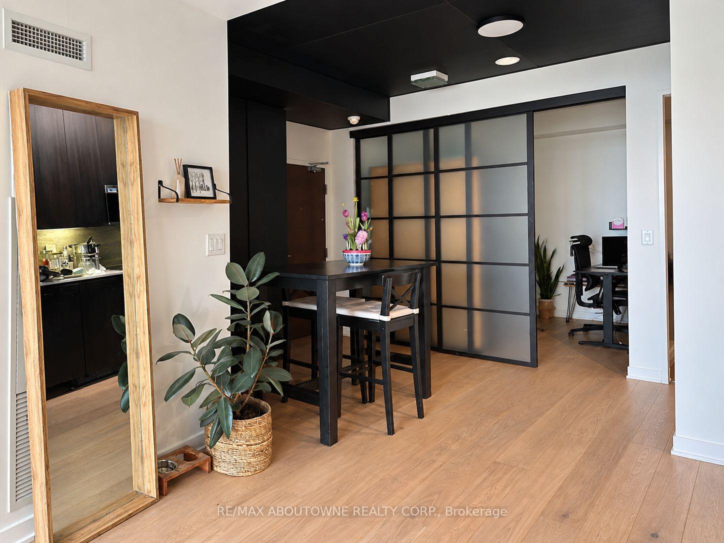 Photo 3 of Unit 3608, 15 Iceboat Terrace, Toronto, Waterfront Communities — HOMEH