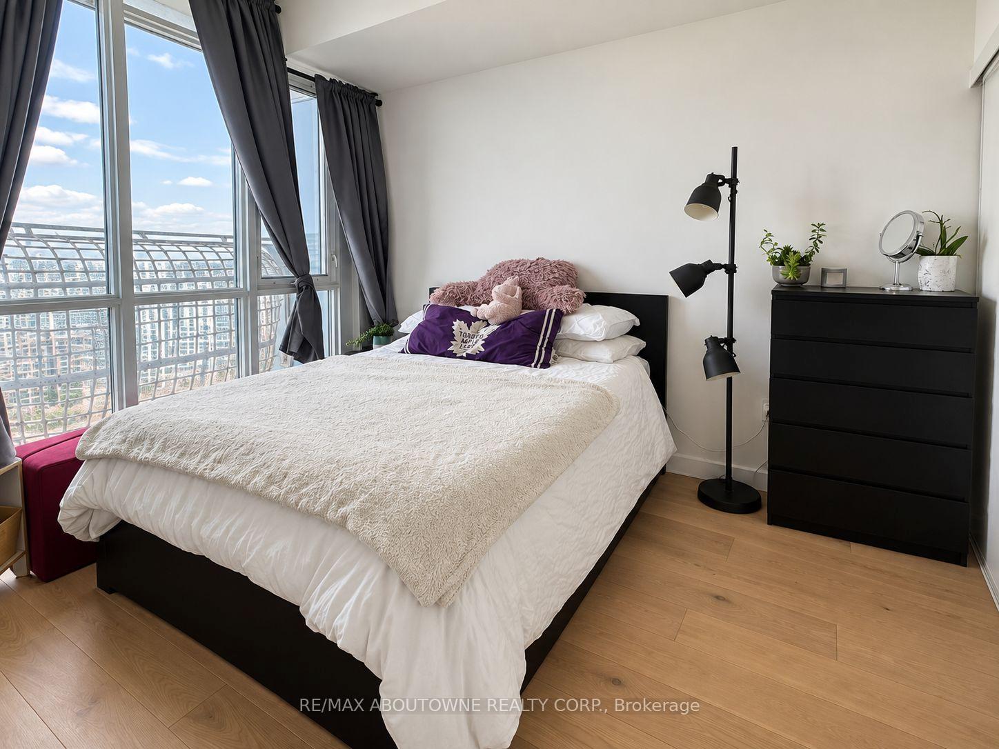 Photo 5 of Unit 3608, 15 Iceboat Terrace, Toronto, Waterfront Communities — HOMEH