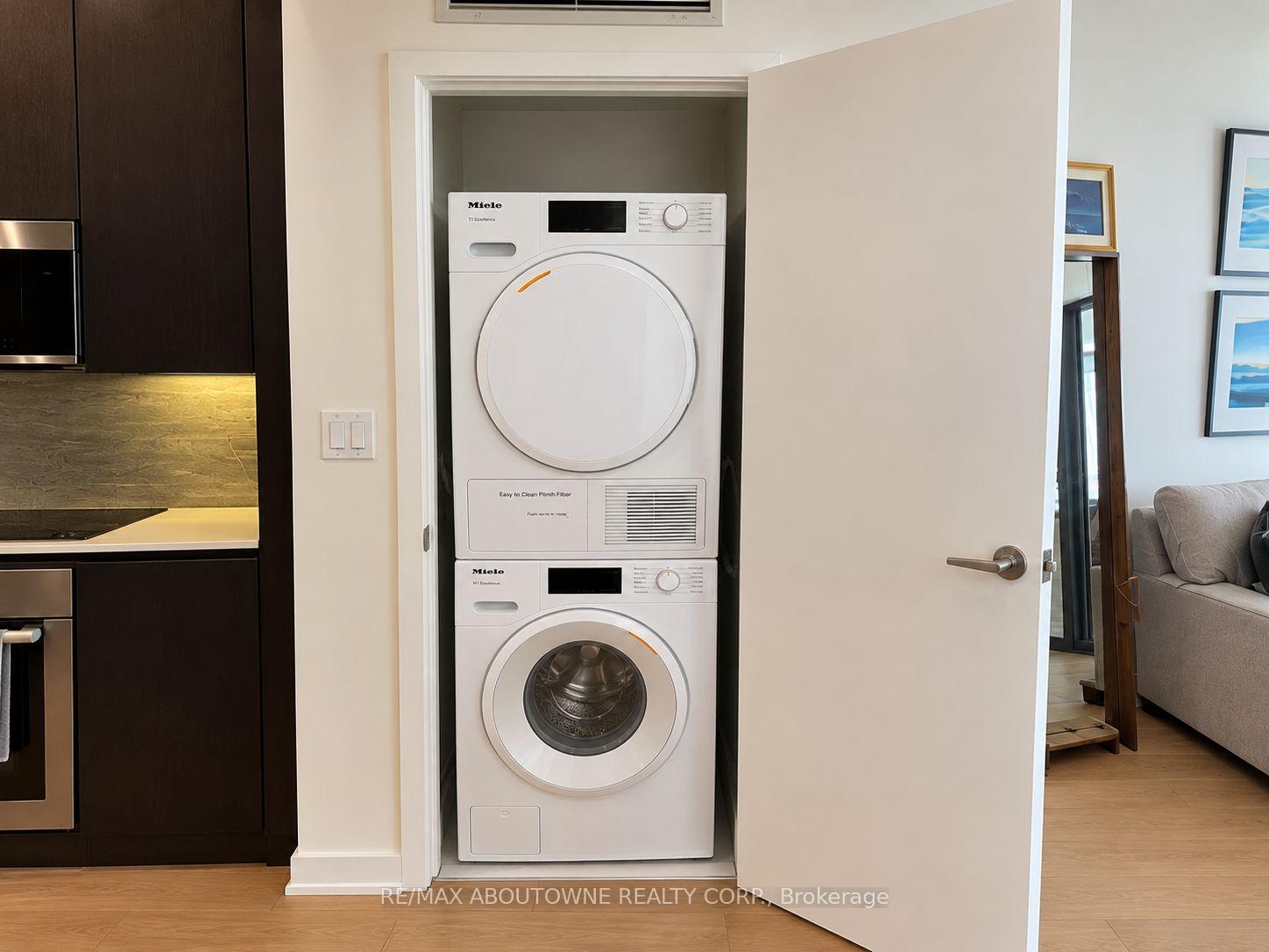 Photo 6 of Unit 3608, 15 Iceboat Terrace, Toronto, Waterfront Communities — HOMEH