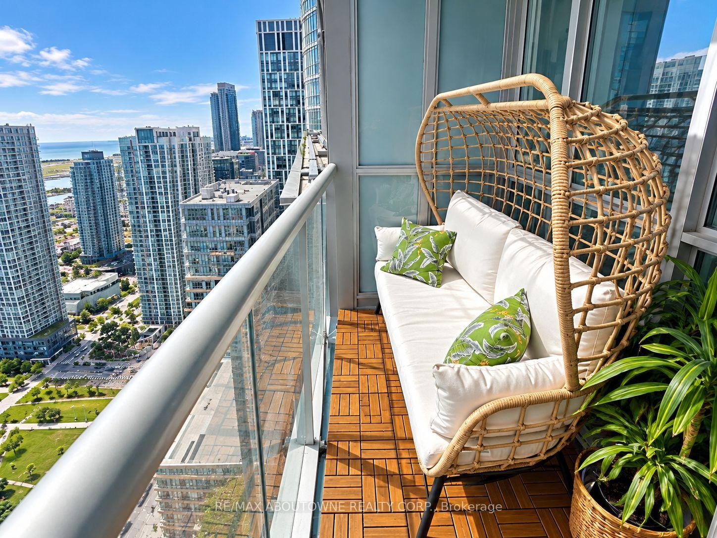 Photo 8 of Unit 3608, 15 Iceboat Terrace, Toronto, Waterfront Communities — HOMEH