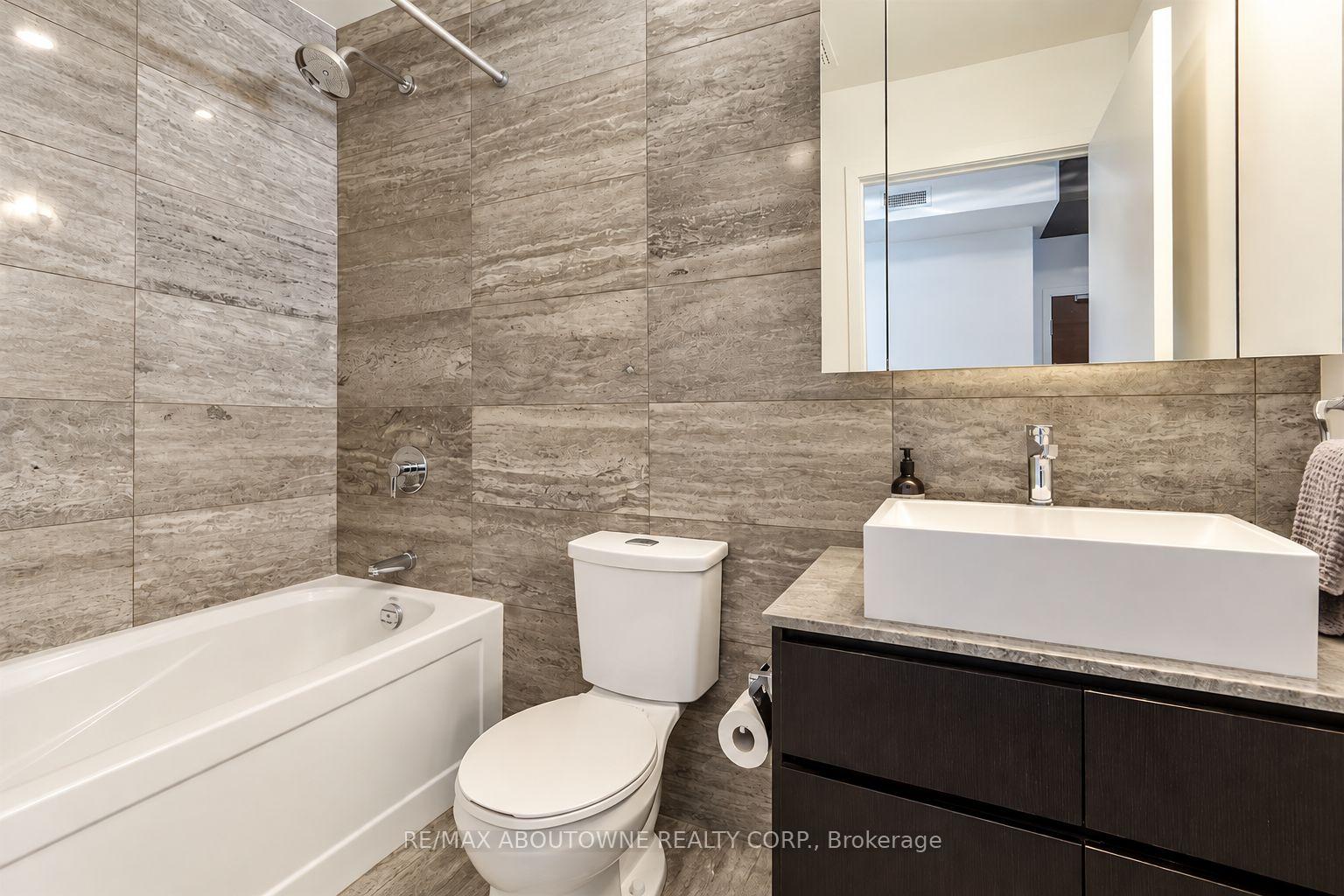 Photo 9 of Unit 3608, 15 Iceboat Terrace, Toronto, Waterfront Communities — HOMEH
