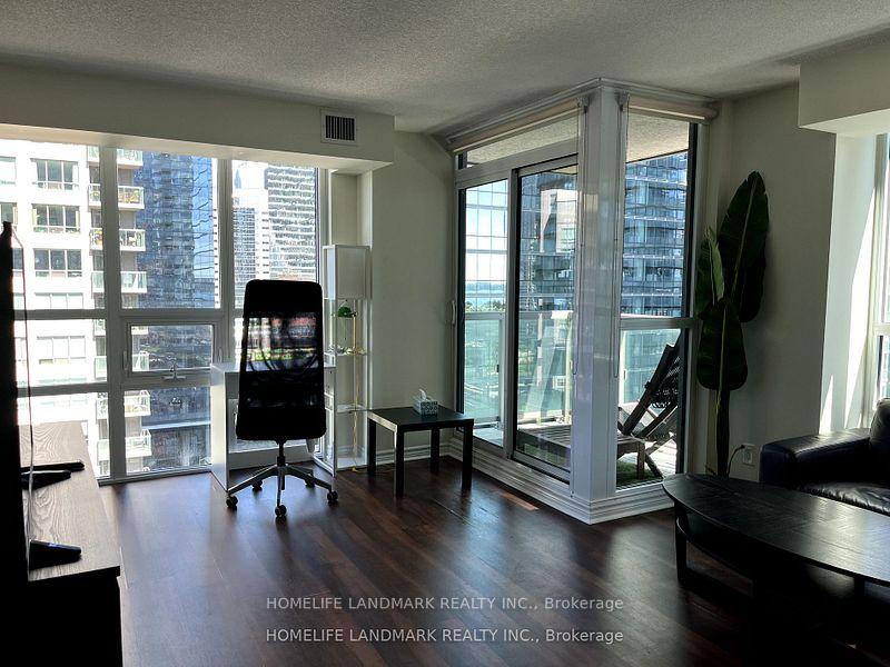 Photo 3 of Unit 1706, 19 Grand Trunk Crescent, Toronto, Waterfront Communities — HOMEH