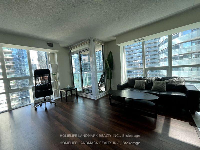 Photo 4 of Unit 1706, 19 Grand Trunk Crescent, Toronto, Waterfront Communities — HOMEH