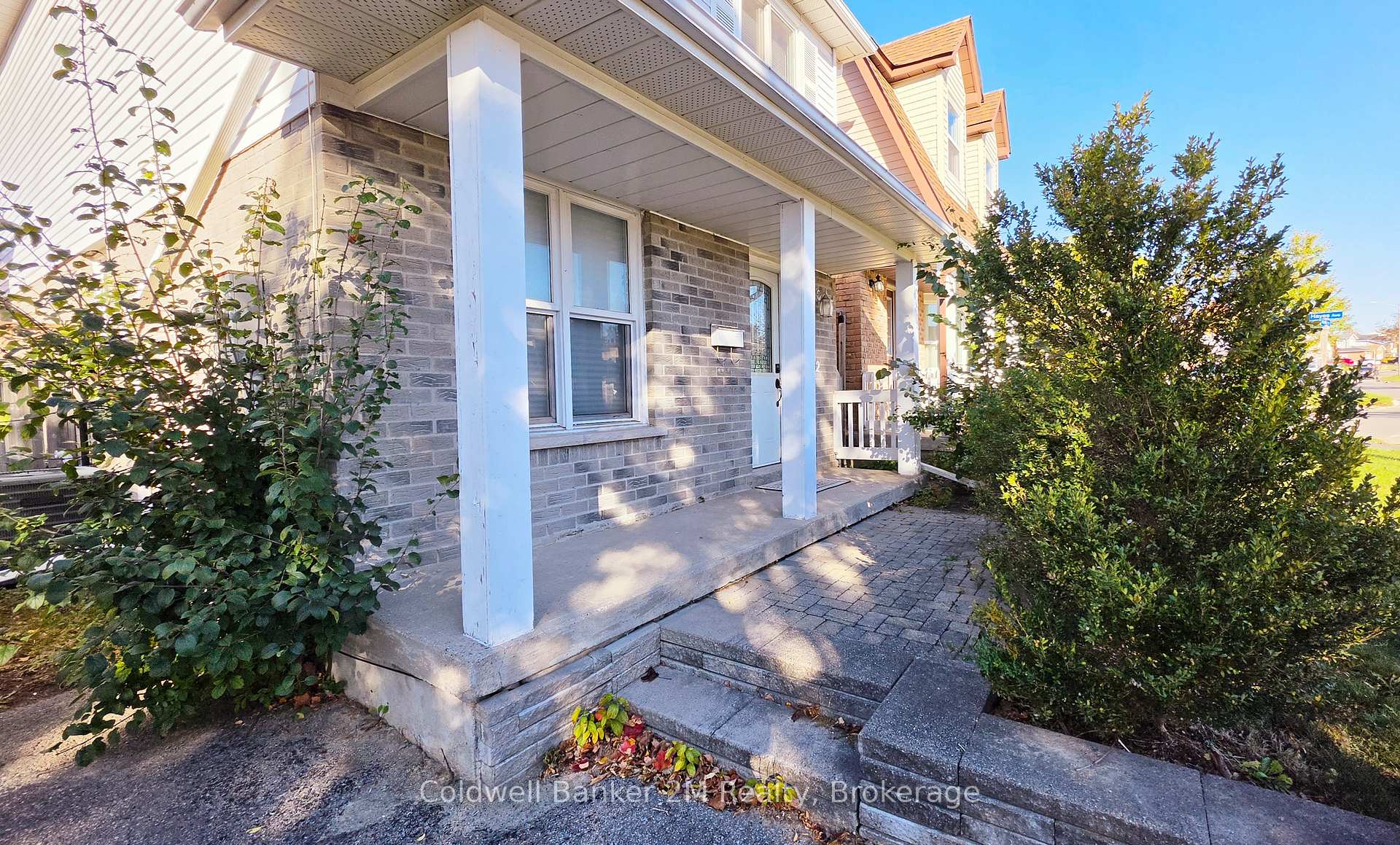 Photo 2 of 852 Attersley Drive, Oshawa, Pinecrest — HOMEH