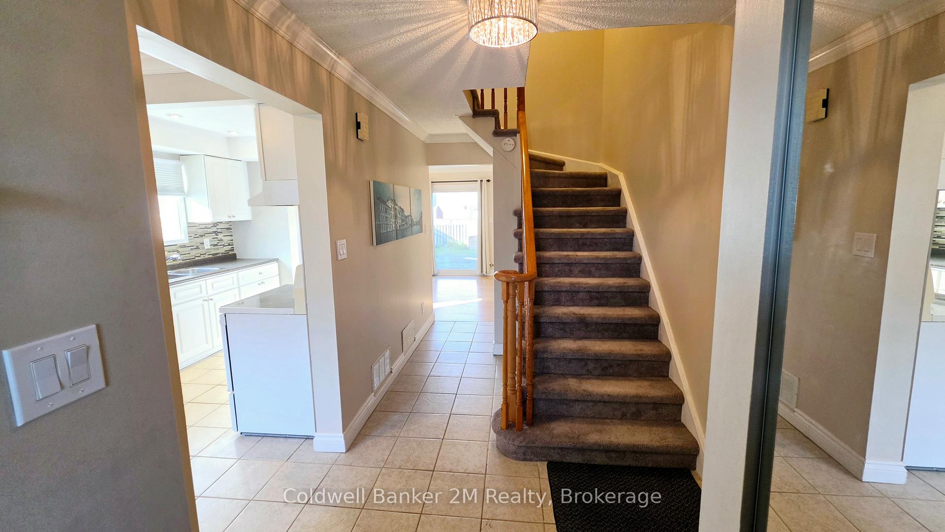 Photo 4 of 852 Attersley Drive, Oshawa, Pinecrest — HOMEH
