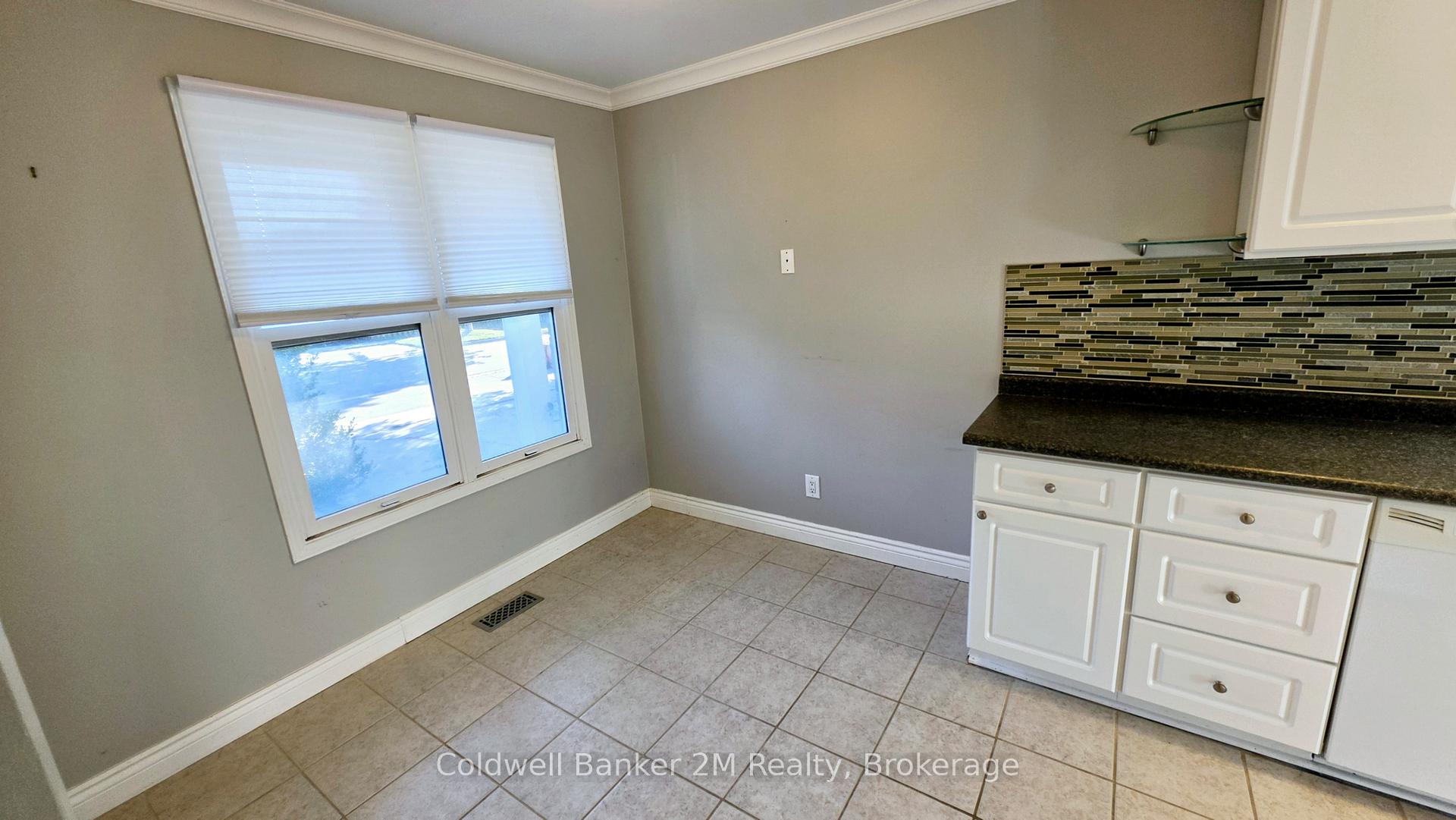 Photo 6 of 852 Attersley Drive, Oshawa, Pinecrest — HOMEH