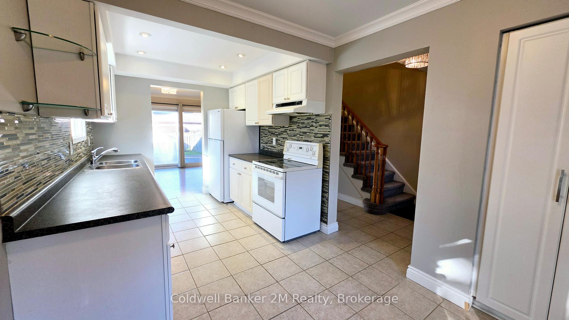 Photo 8 of 852 Attersley Drive, Oshawa, Pinecrest — HOMEH