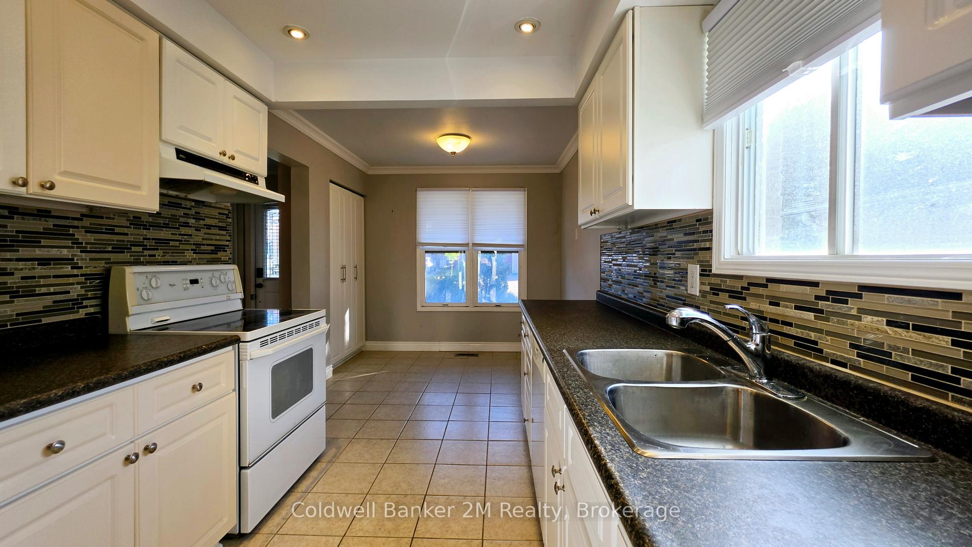 Photo 10 of 852 Attersley Drive, Oshawa, Pinecrest — HOMEH