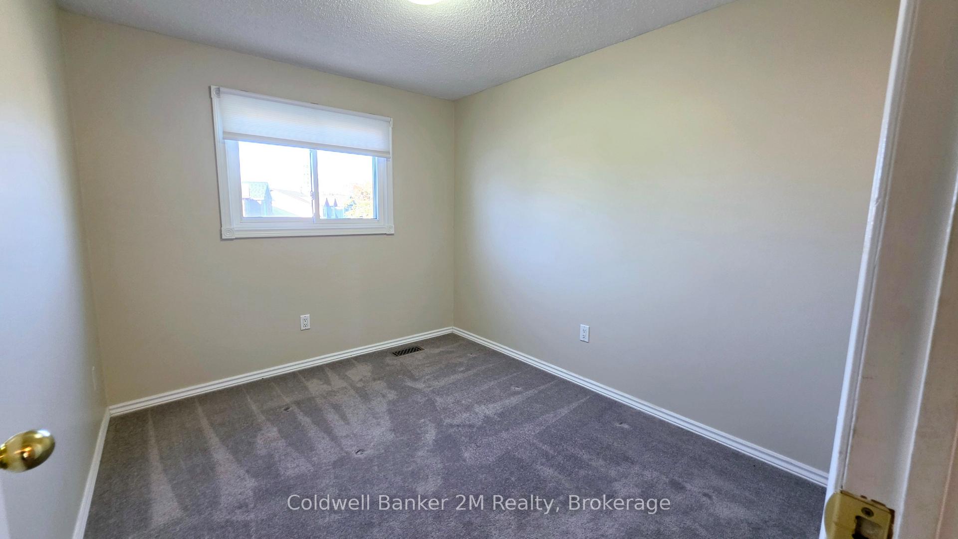 Photo 18 of 852 Attersley Drive, Oshawa, Pinecrest — HOMEH