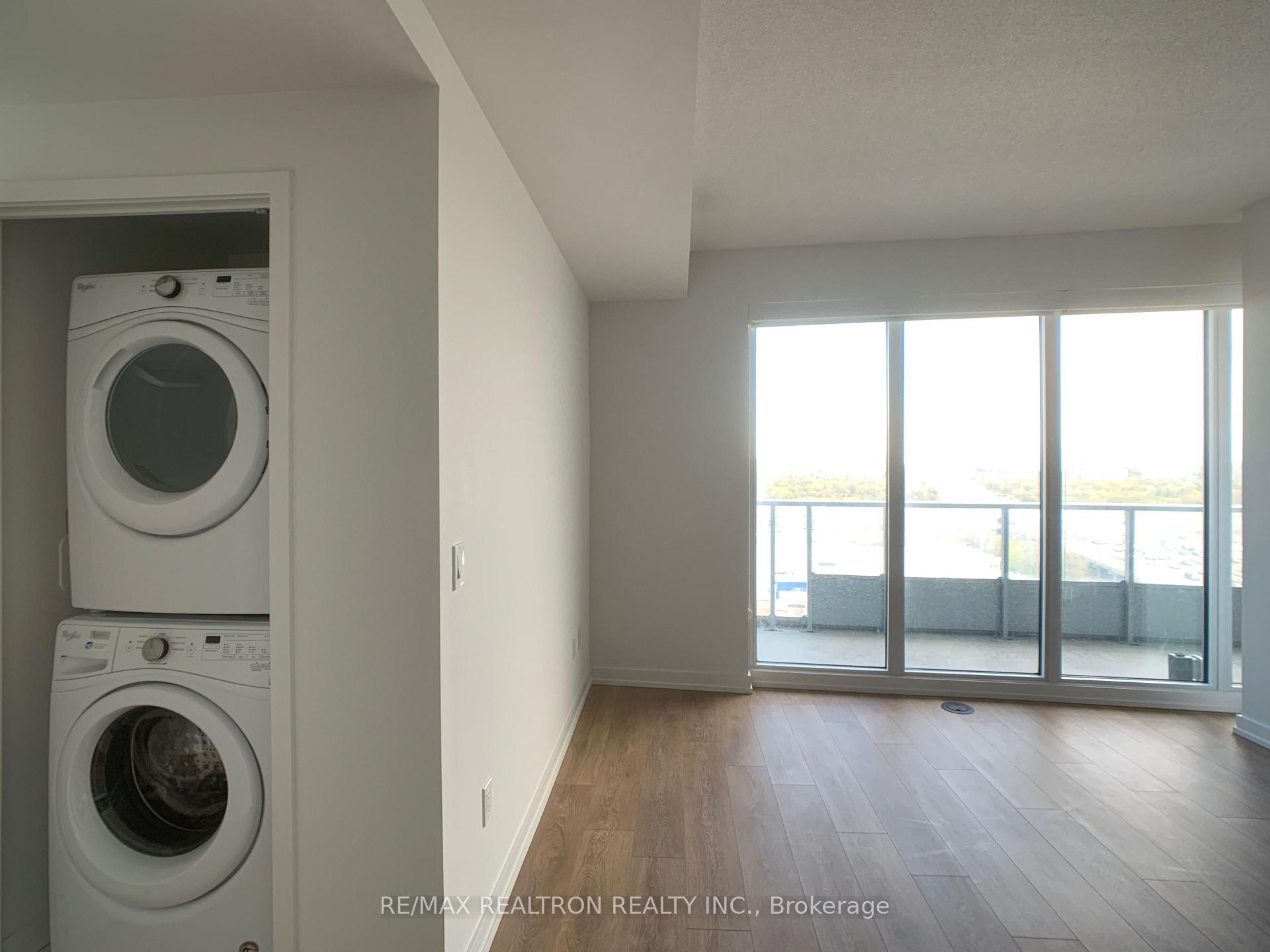 Photo 3 of Unit 1102, 117 Mcmahon Drive, North York, Bayview Village — HOMEH