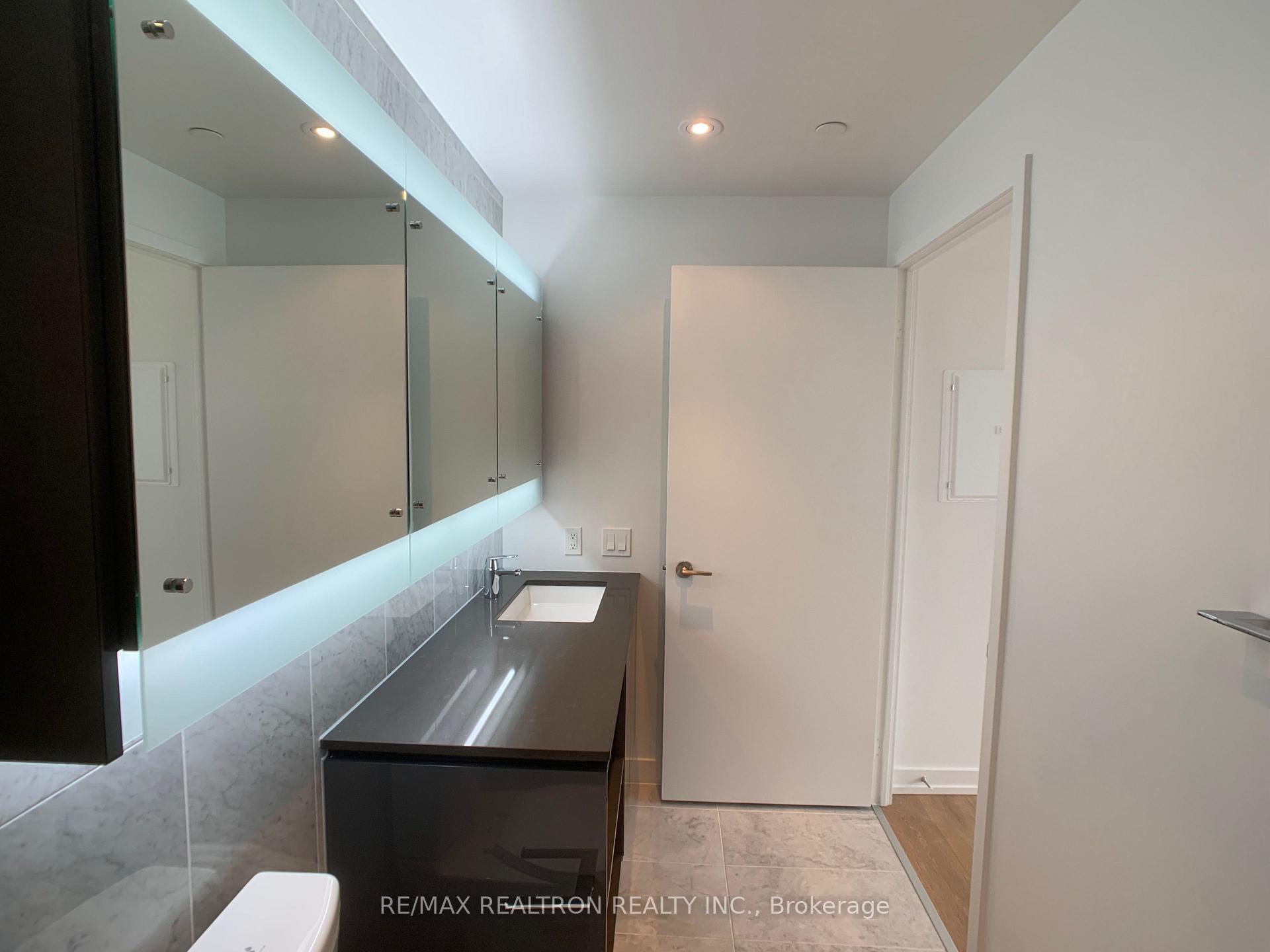 Photo 6 of Unit 1102, 117 Mcmahon Drive, North York, Bayview Village — HOMEH