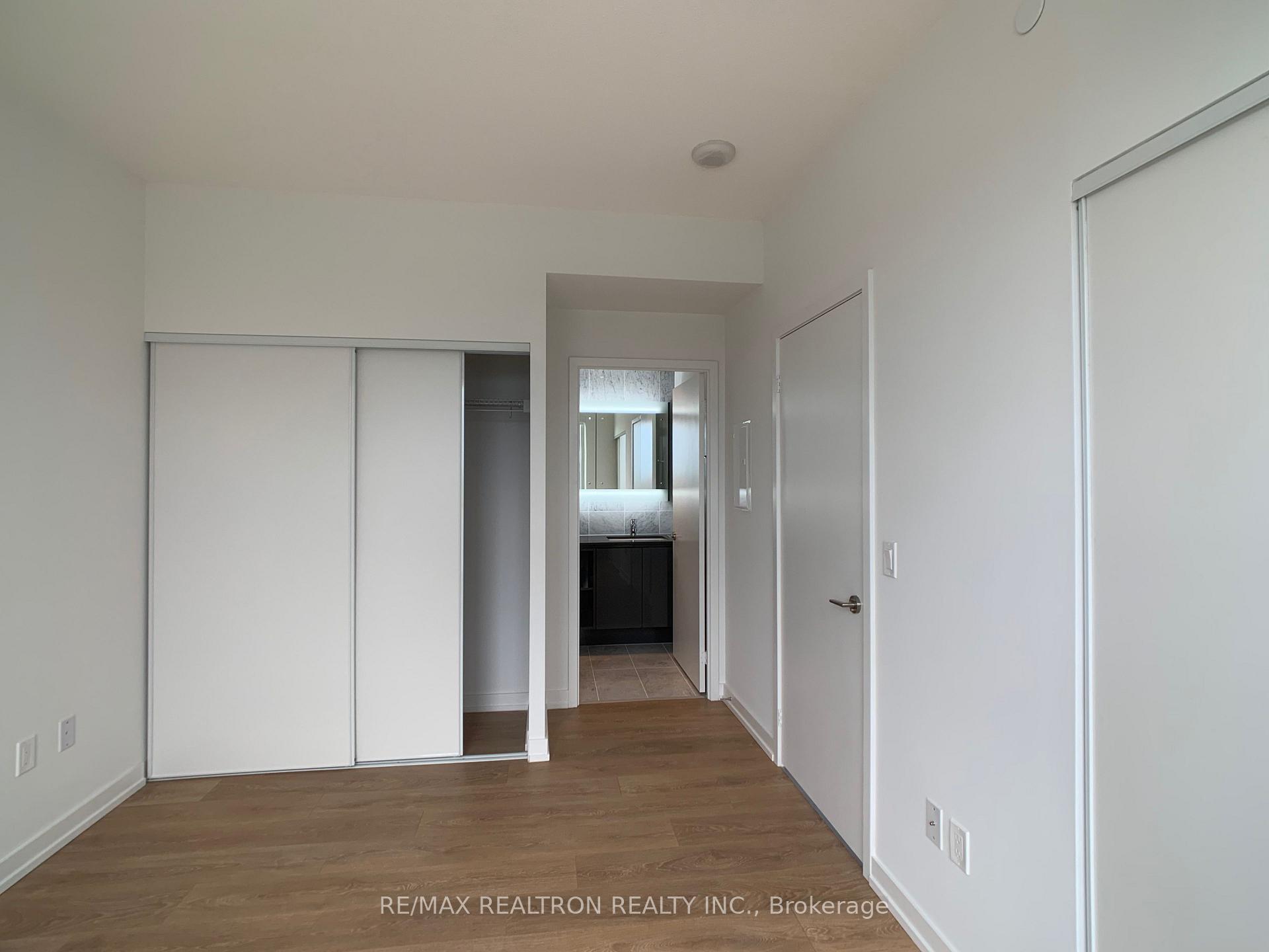 Photo 7 of Unit 1102, 117 Mcmahon Drive, North York, Bayview Village — HOMEH