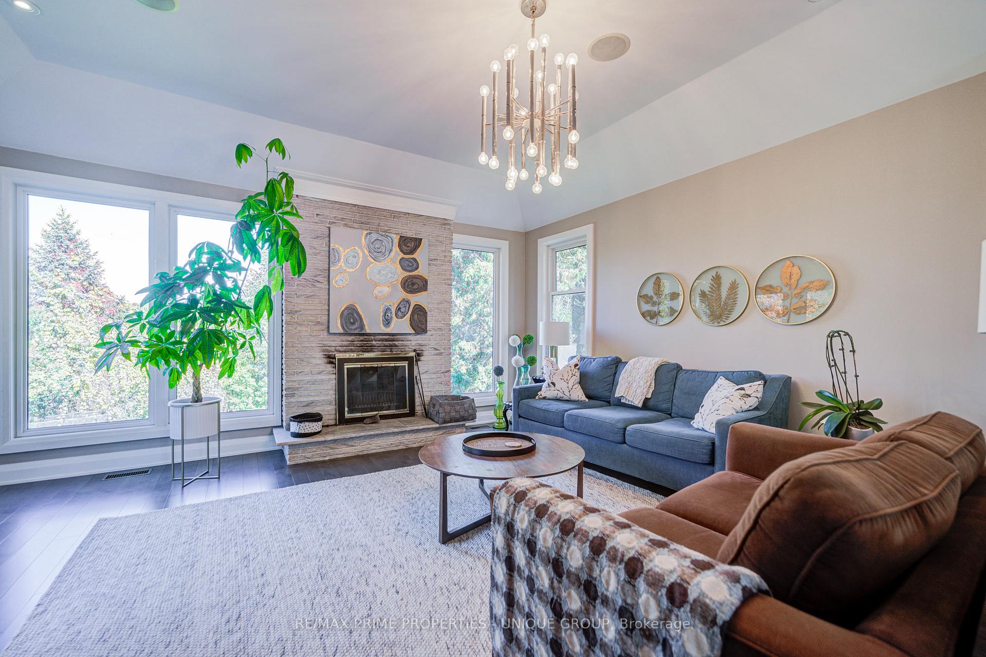 Photo 8 of 24 Cedarbank Crescent, North York, Banbury-Don Mills — HOMEH