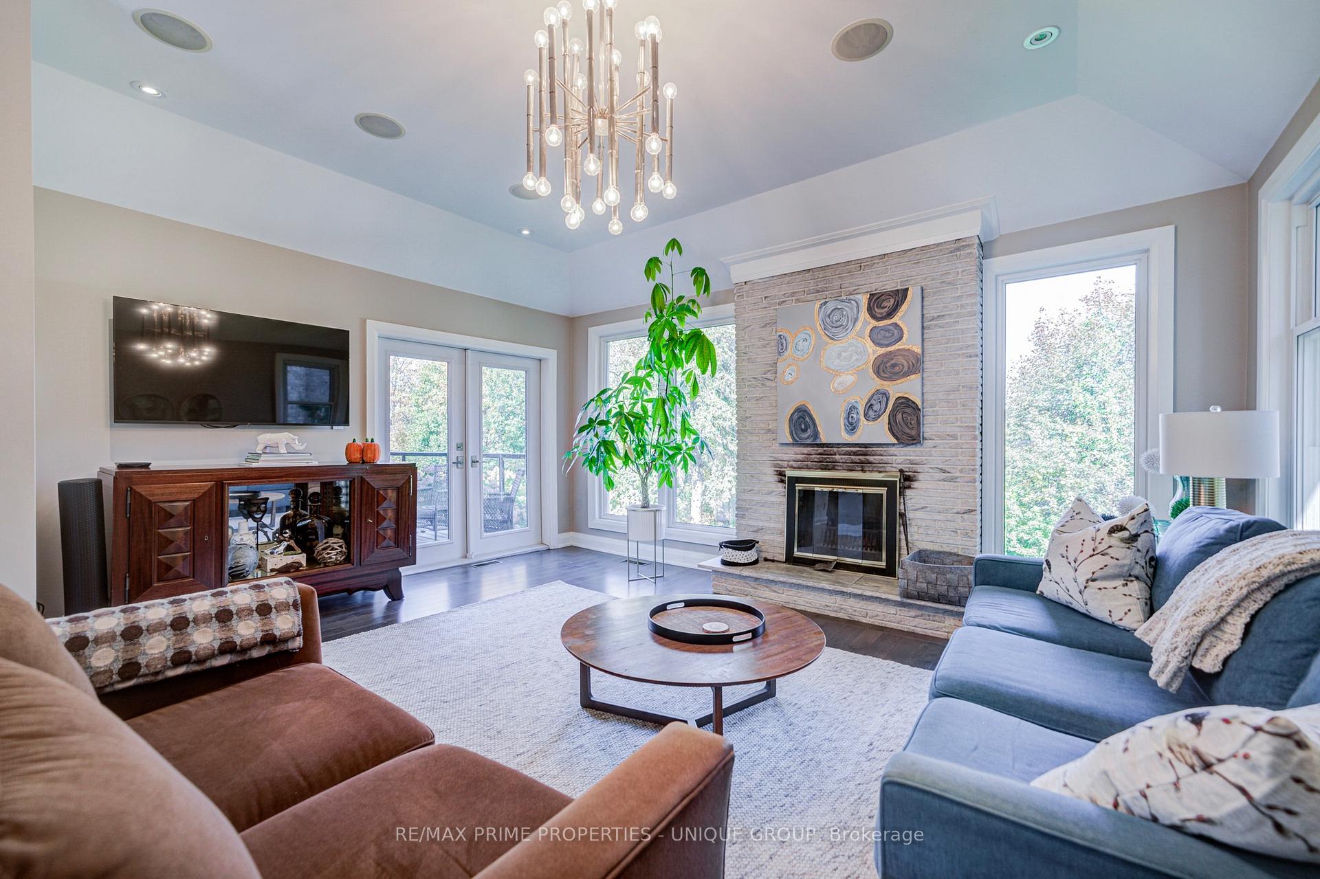 Photo 9 of 24 Cedarbank Crescent, North York, Banbury-Don Mills — HOMEH