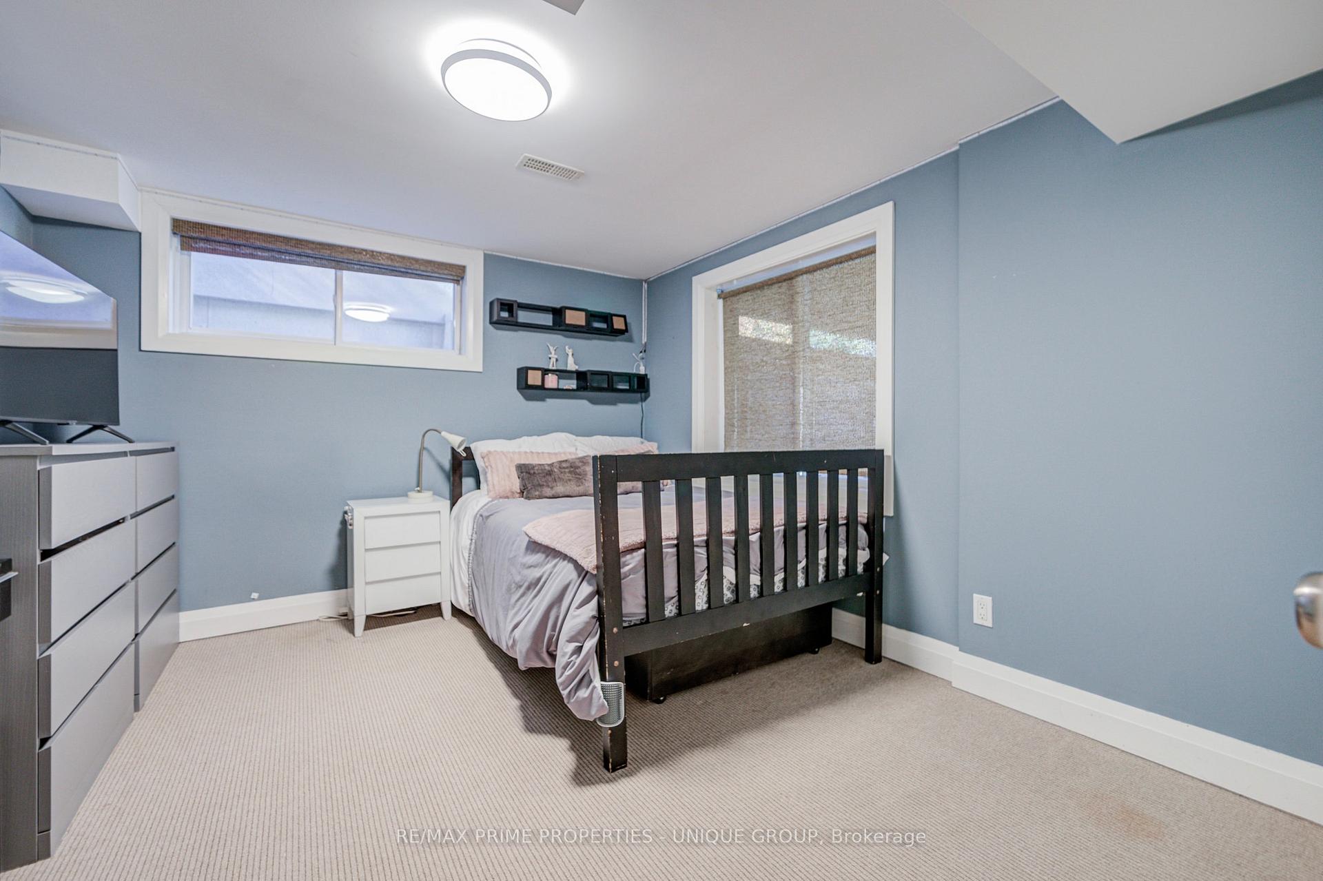 Photo 38 of 24 Cedarbank Crescent, North York, Banbury-Don Mills — HOMEH