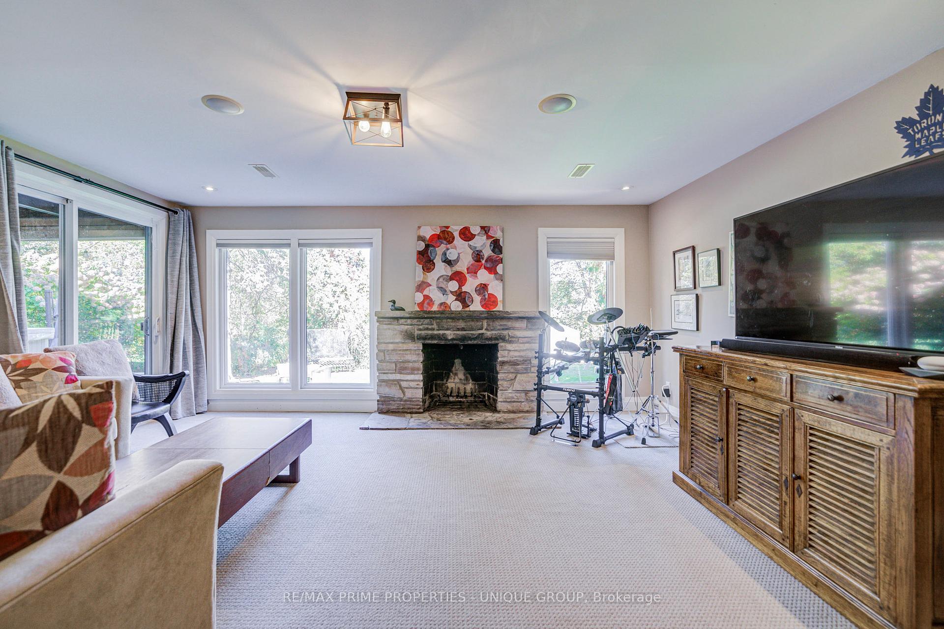 Photo 42 of 24 Cedarbank Crescent, North York, Banbury-Don Mills — HOMEH