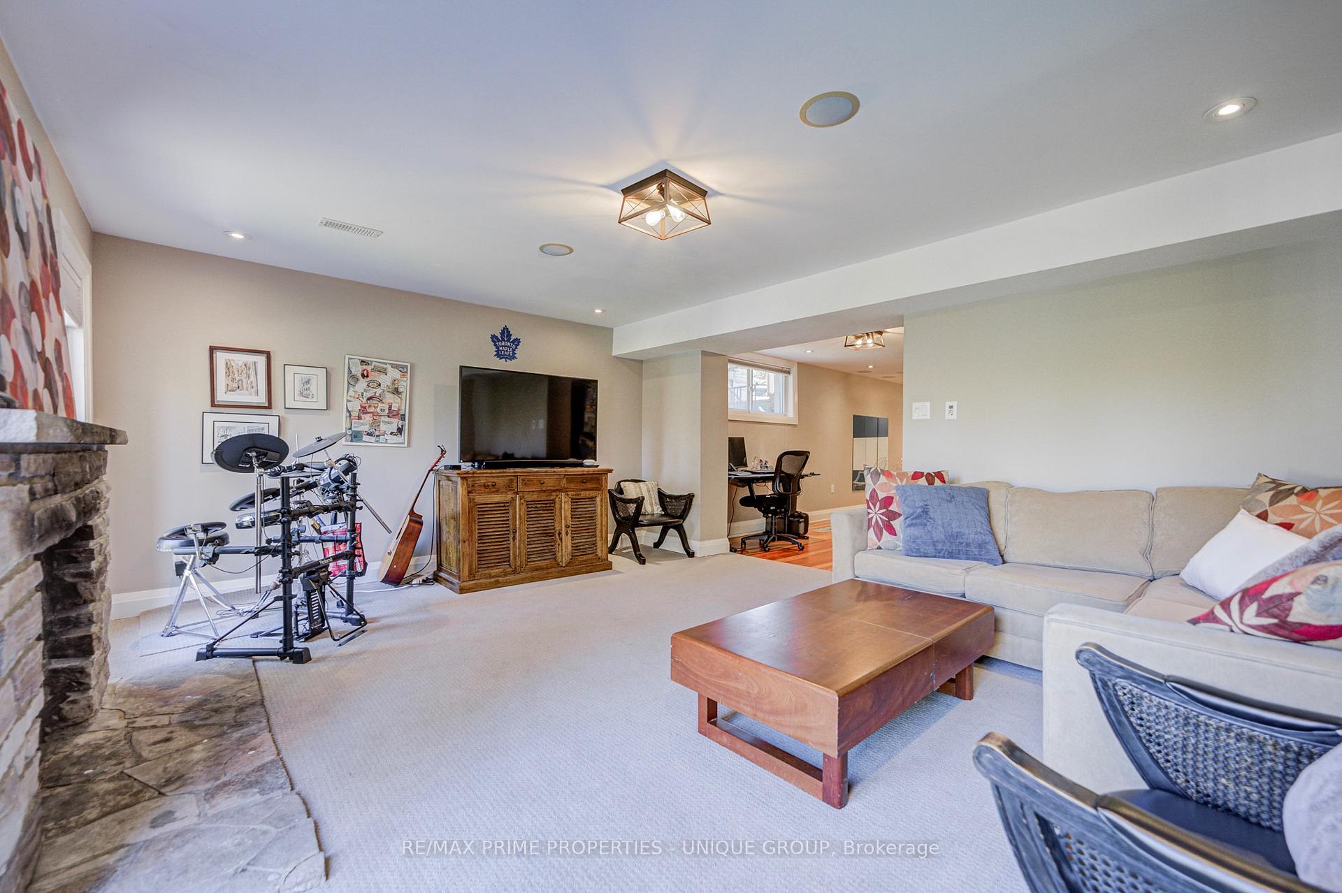 Photo 43 of 24 Cedarbank Crescent, North York, Banbury-Don Mills — HOMEH