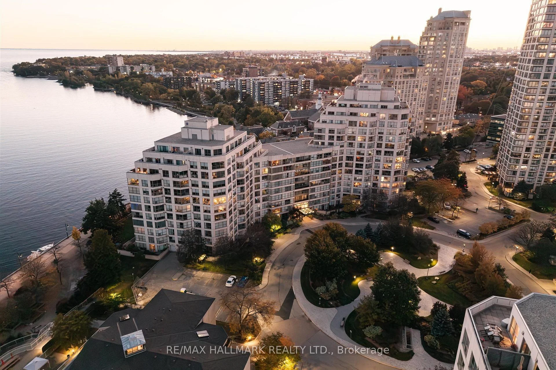 Photo of Unit 707, 2267 Lakeshore Boulevard W
