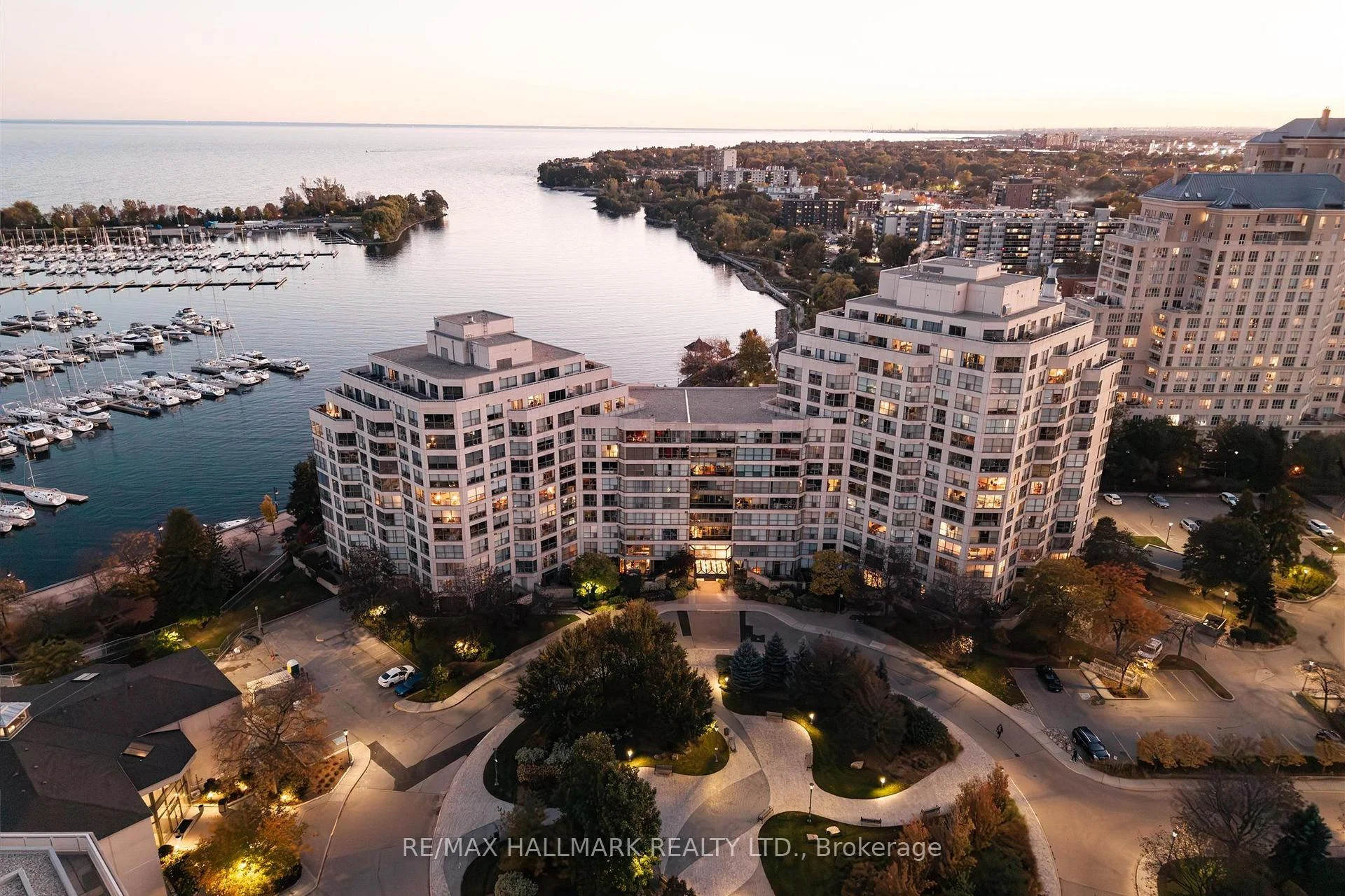 Photo 4 of Unit 707, 2267 Lakeshore Boulevard W, Etobicoke, Mimico — HOMEH