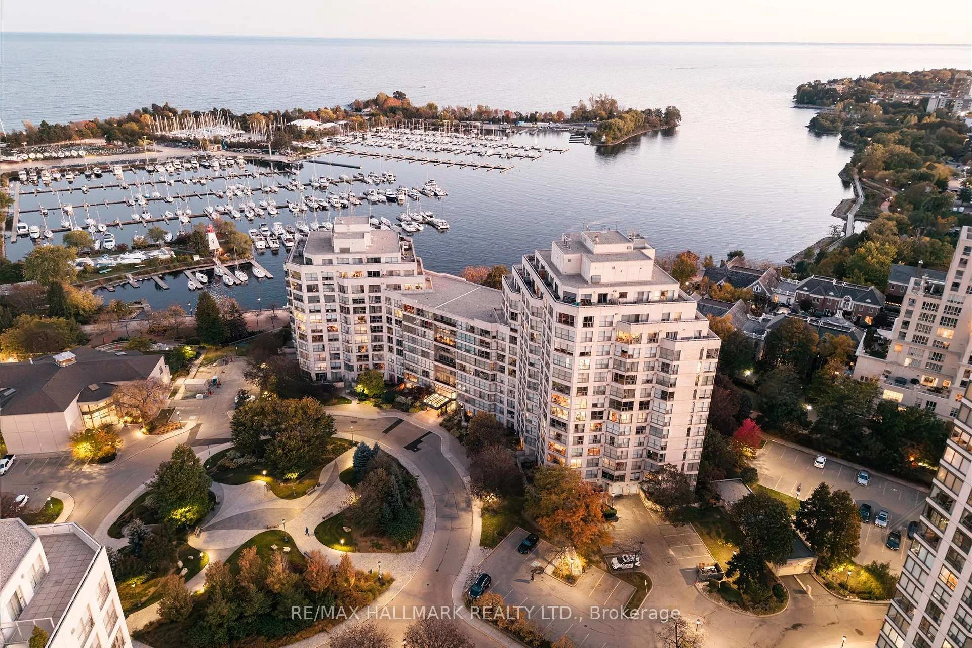 Photo 7 of Unit 707, 2267 Lakeshore Boulevard W, Etobicoke, Mimico — HOMEH