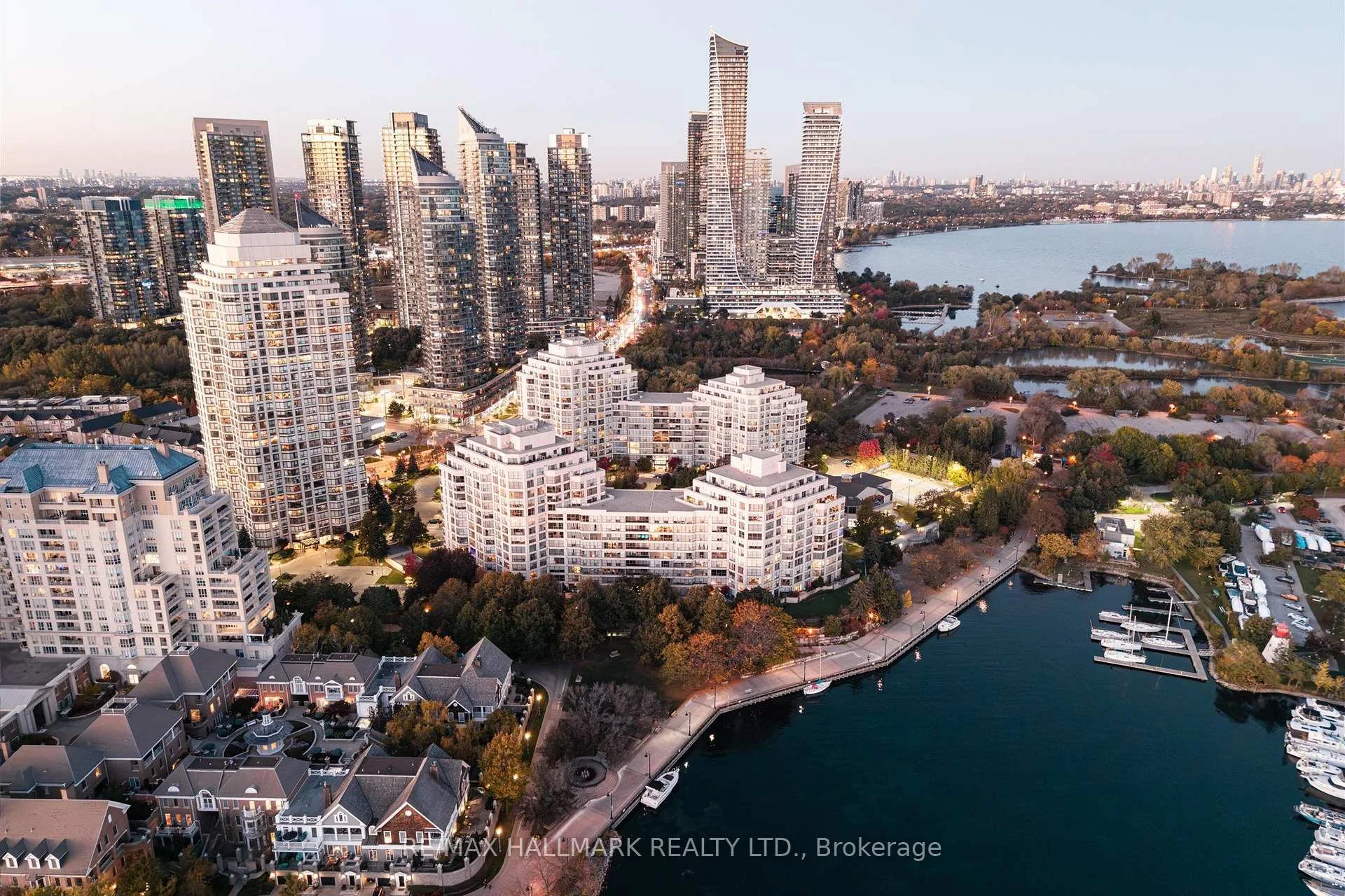 Photo 9 of Unit 707, 2267 Lakeshore Boulevard W, Etobicoke, Mimico — HOMEH