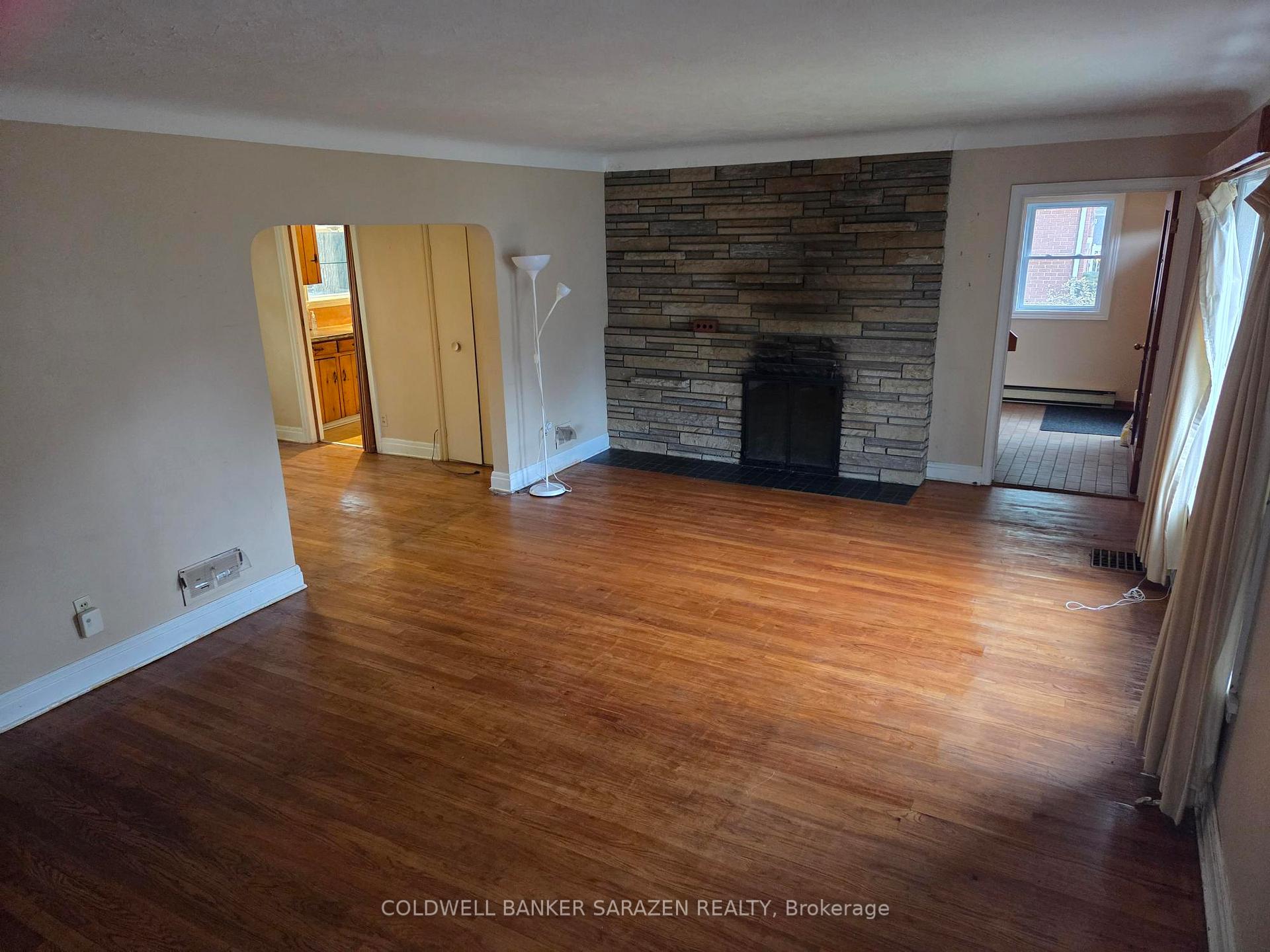 Photo 5 of 312 Cunningham Avenue E, Ottawa, Alta Vista/Faircrest Heights — HOMEH