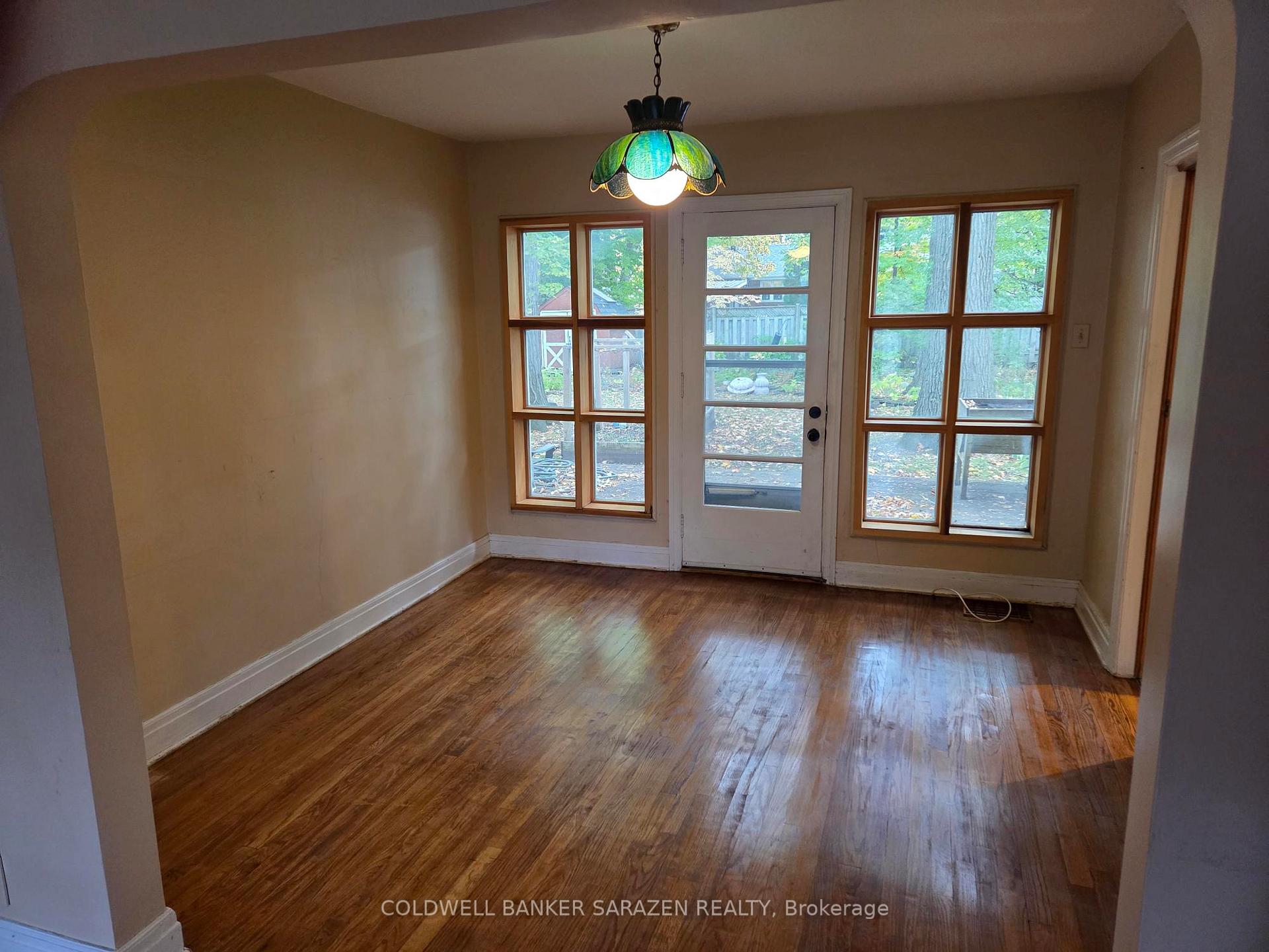Photo 6 of 312 Cunningham Avenue E, Ottawa, Alta Vista/Faircrest Heights — HOMEH