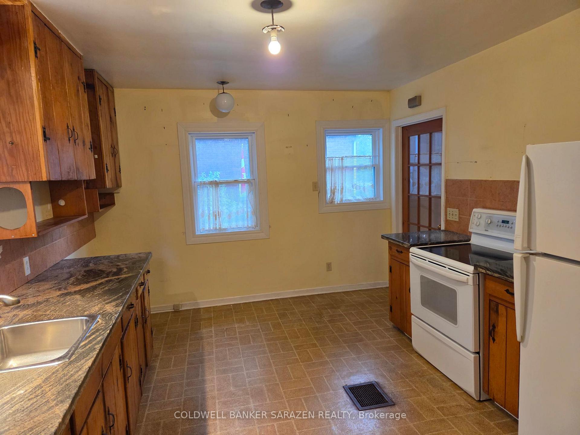 Photo 8 of 312 Cunningham Avenue E, Ottawa, Alta Vista/Faircrest Heights — HOMEH