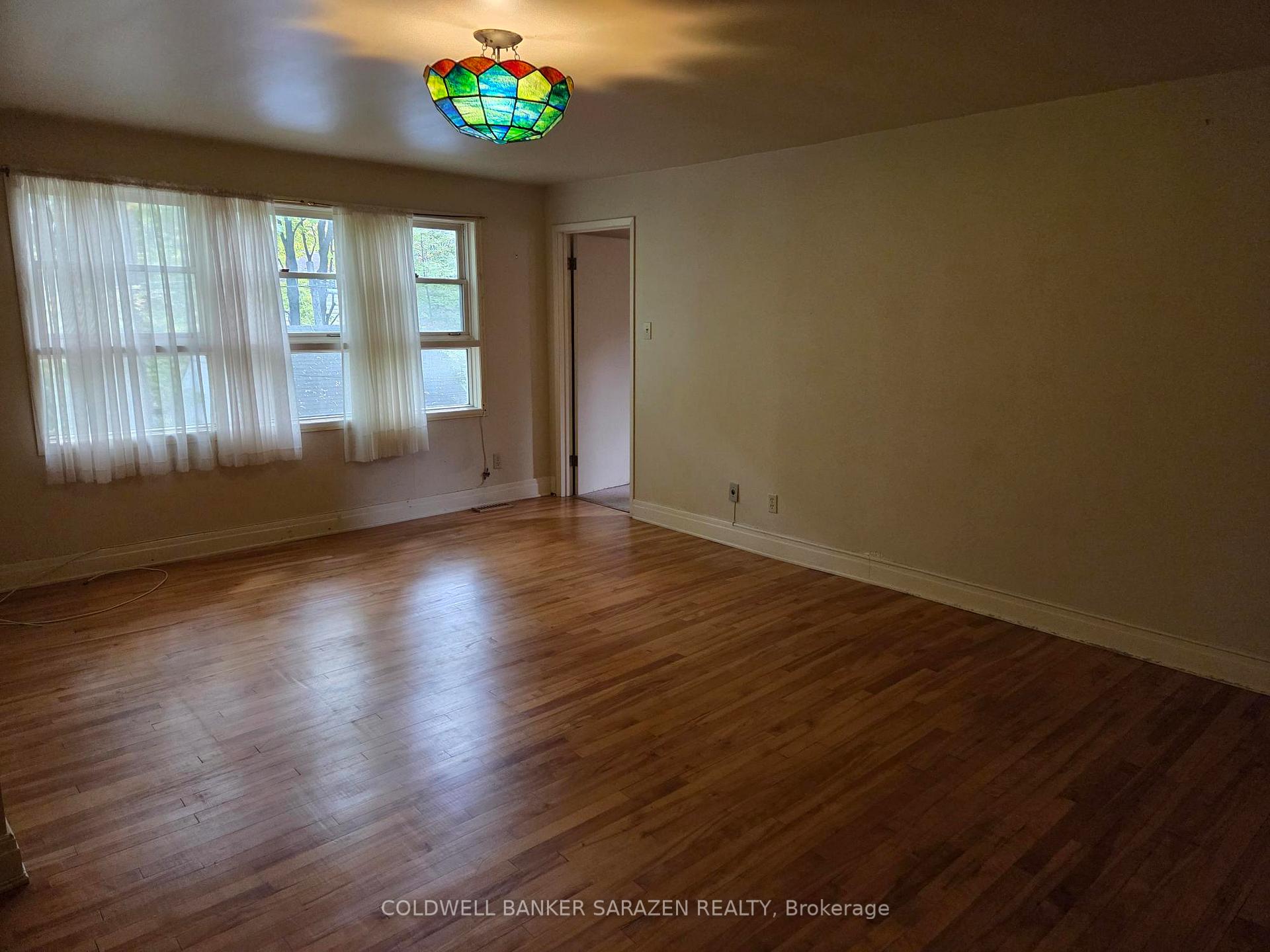 Photo 13 of 312 Cunningham Avenue E, Ottawa, Alta Vista/Faircrest Heights — HOMEH