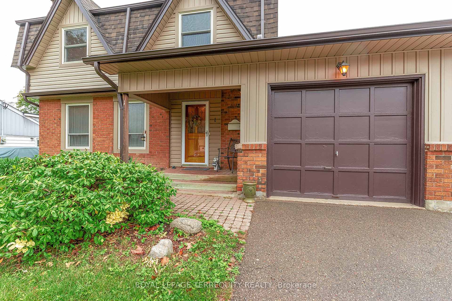 Photo 3 of 1 Wishbone Crescent, Ajax, South East — HOMEH