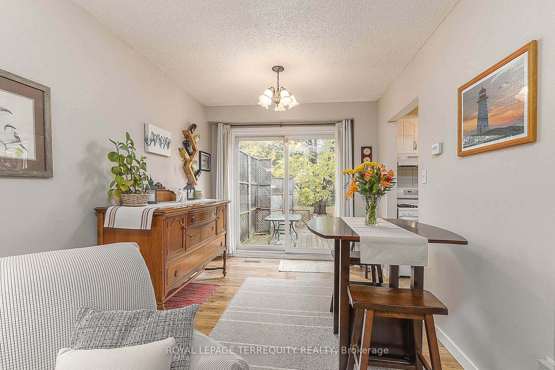 Photo 8 of 1 Wishbone Crescent, Ajax, South East — HOMEH