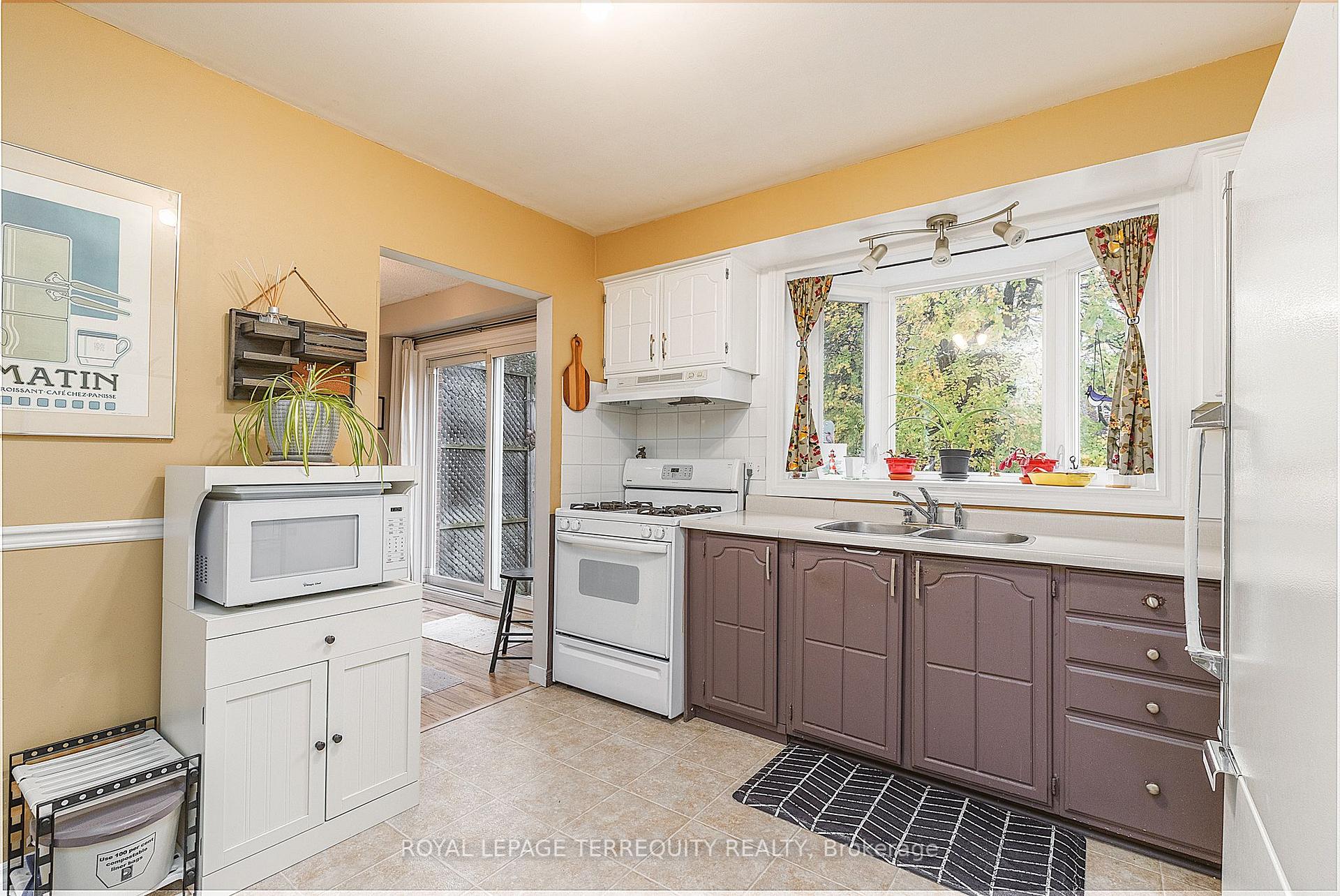 Photo 10 of 1 Wishbone Crescent, Ajax, South East — HOMEH
