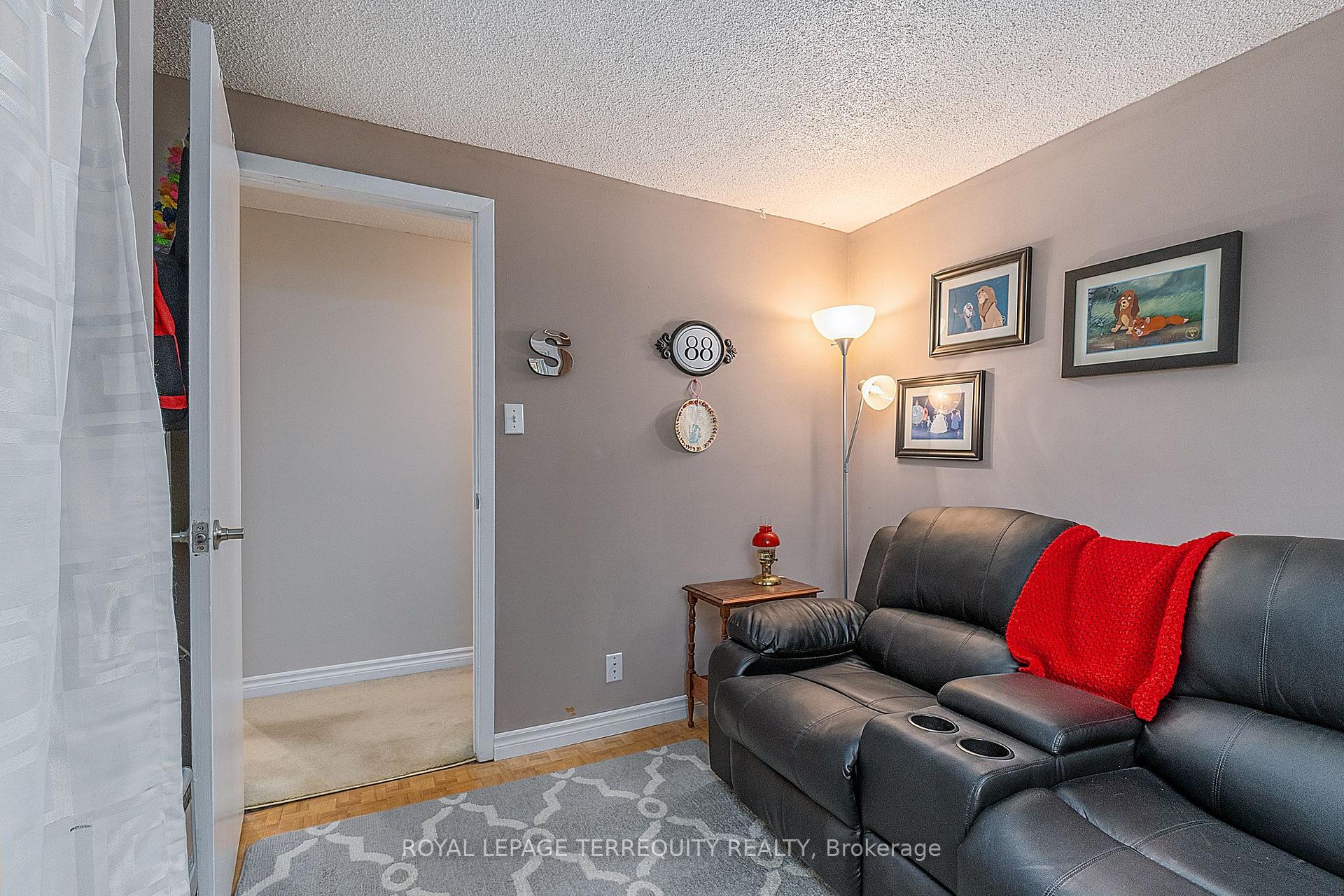 Photo 17 of 1 Wishbone Crescent, Ajax, South East — HOMEH