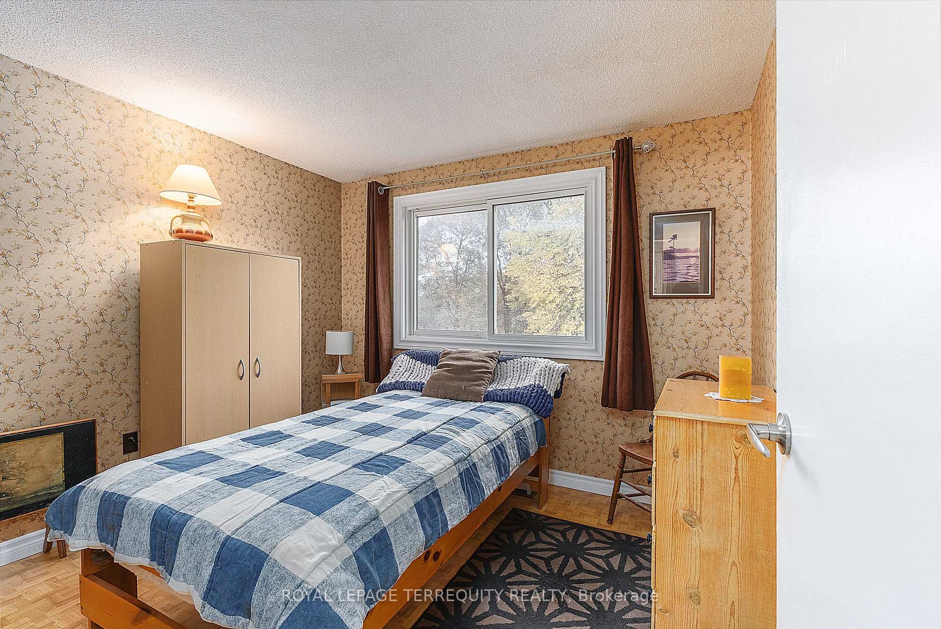 Photo 18 of 1 Wishbone Crescent, Ajax, South East — HOMEH