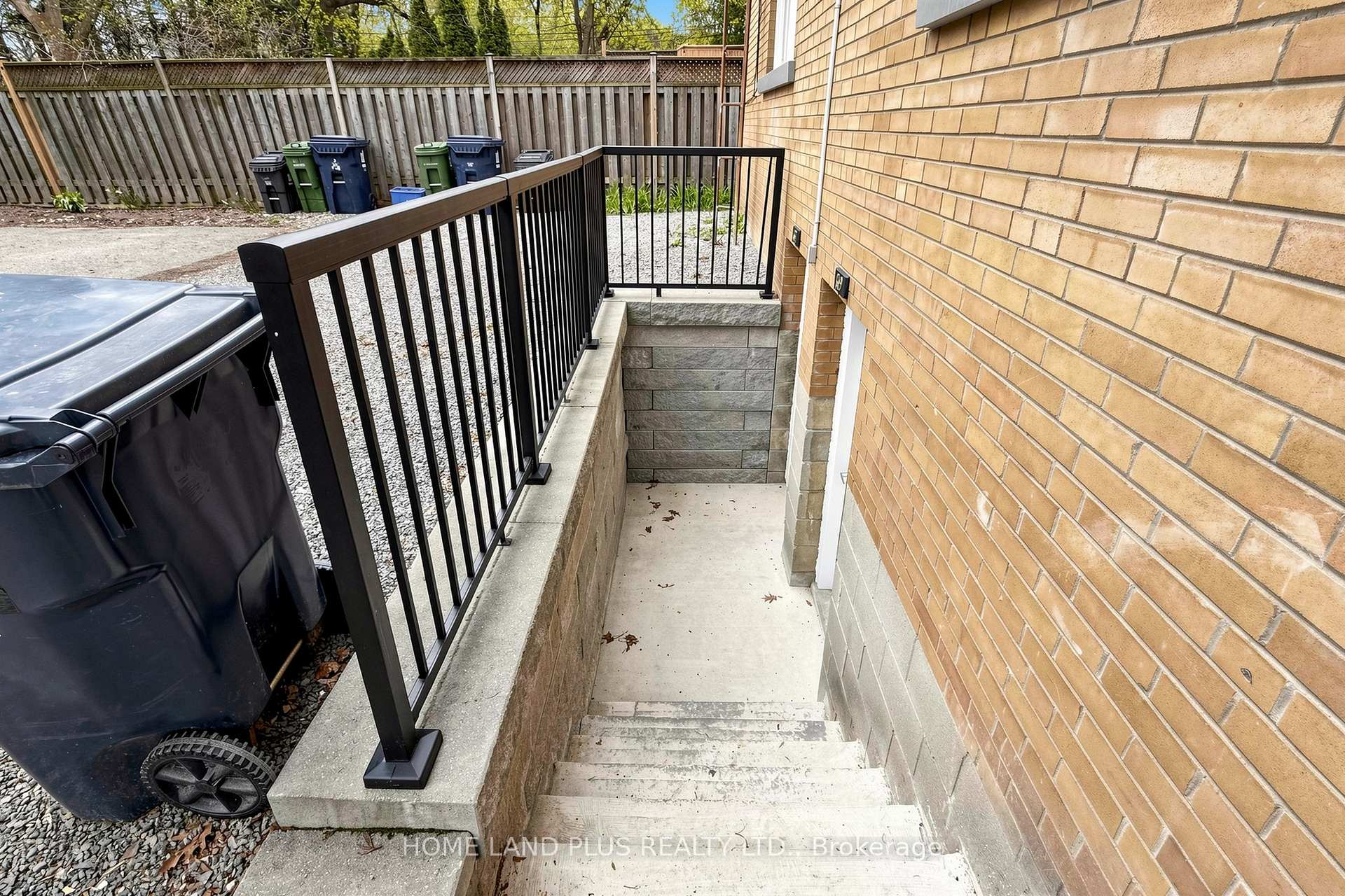 Photo 4 of Unit Basement Unit A1, 617 Merton Street, Toronto, Mount Pleasant East — HOMEH