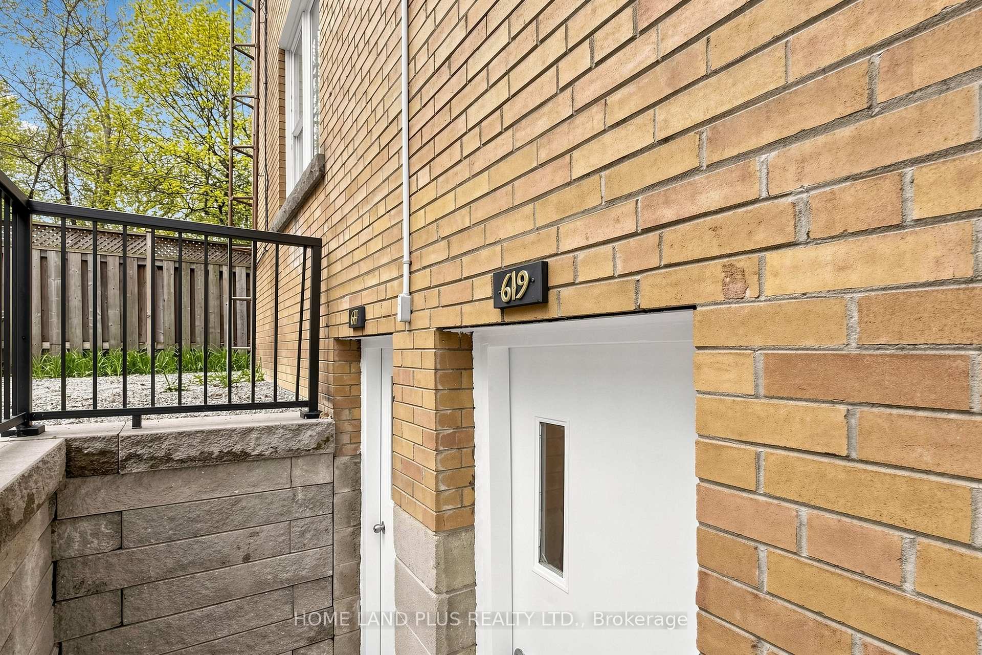 Photo 5 of Unit Basement Unit A1, 617 Merton Street, Toronto, Mount Pleasant East — HOMEH